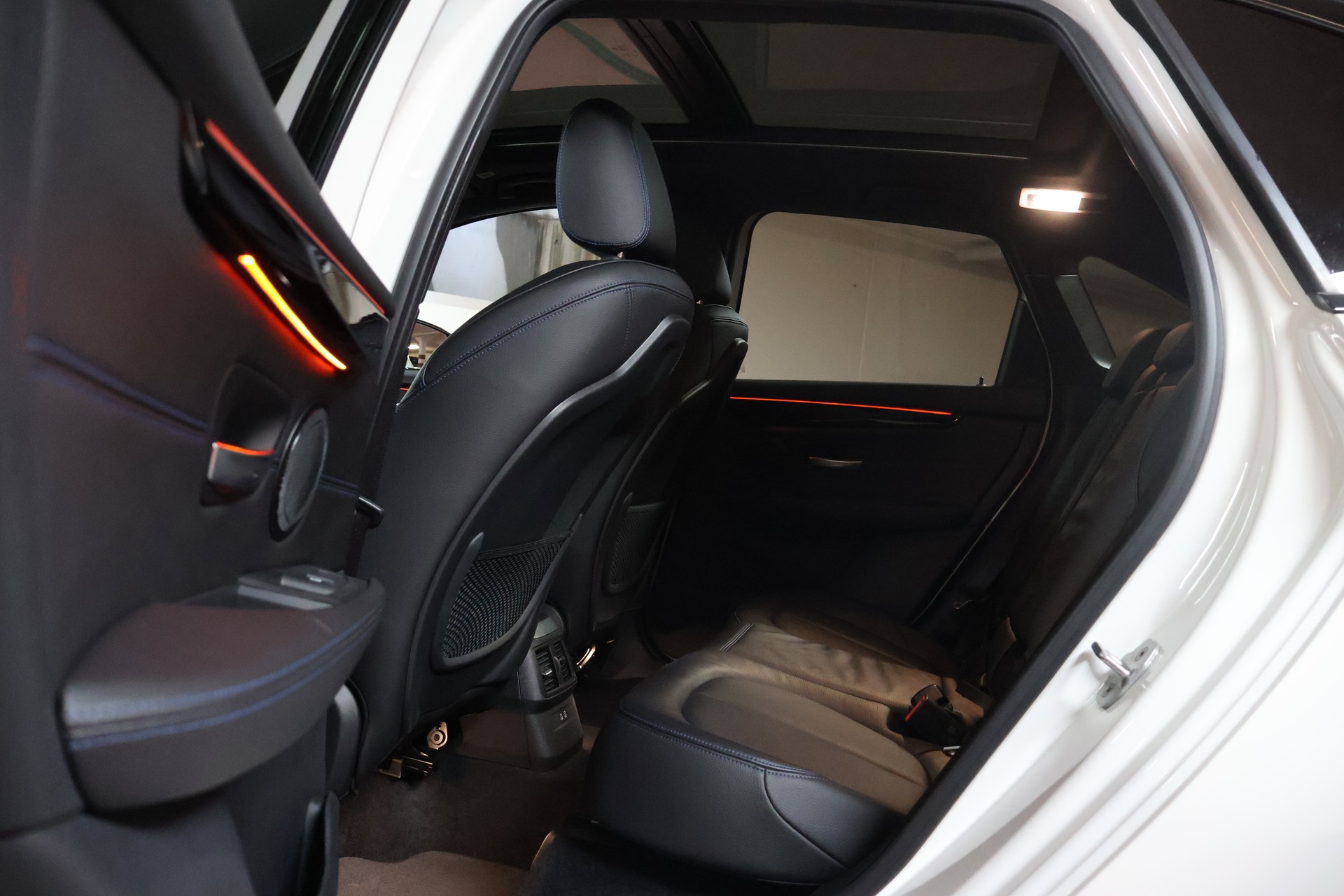 BMW 220d xDrive Active Tourer Steptronic M Sport-image-17