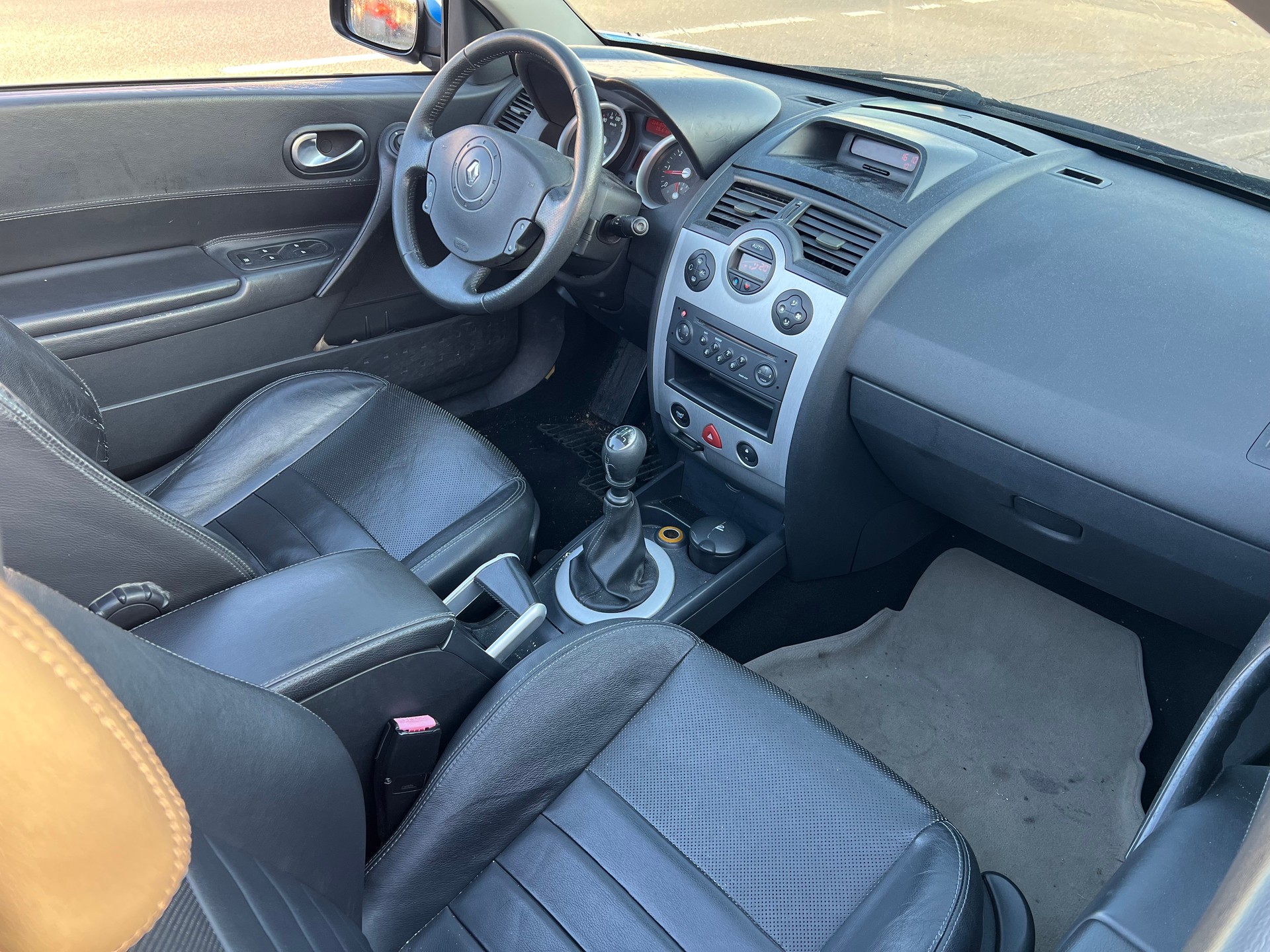 RENAULT Mégane C-C 2.0 16V Privilège Luxe-image-7