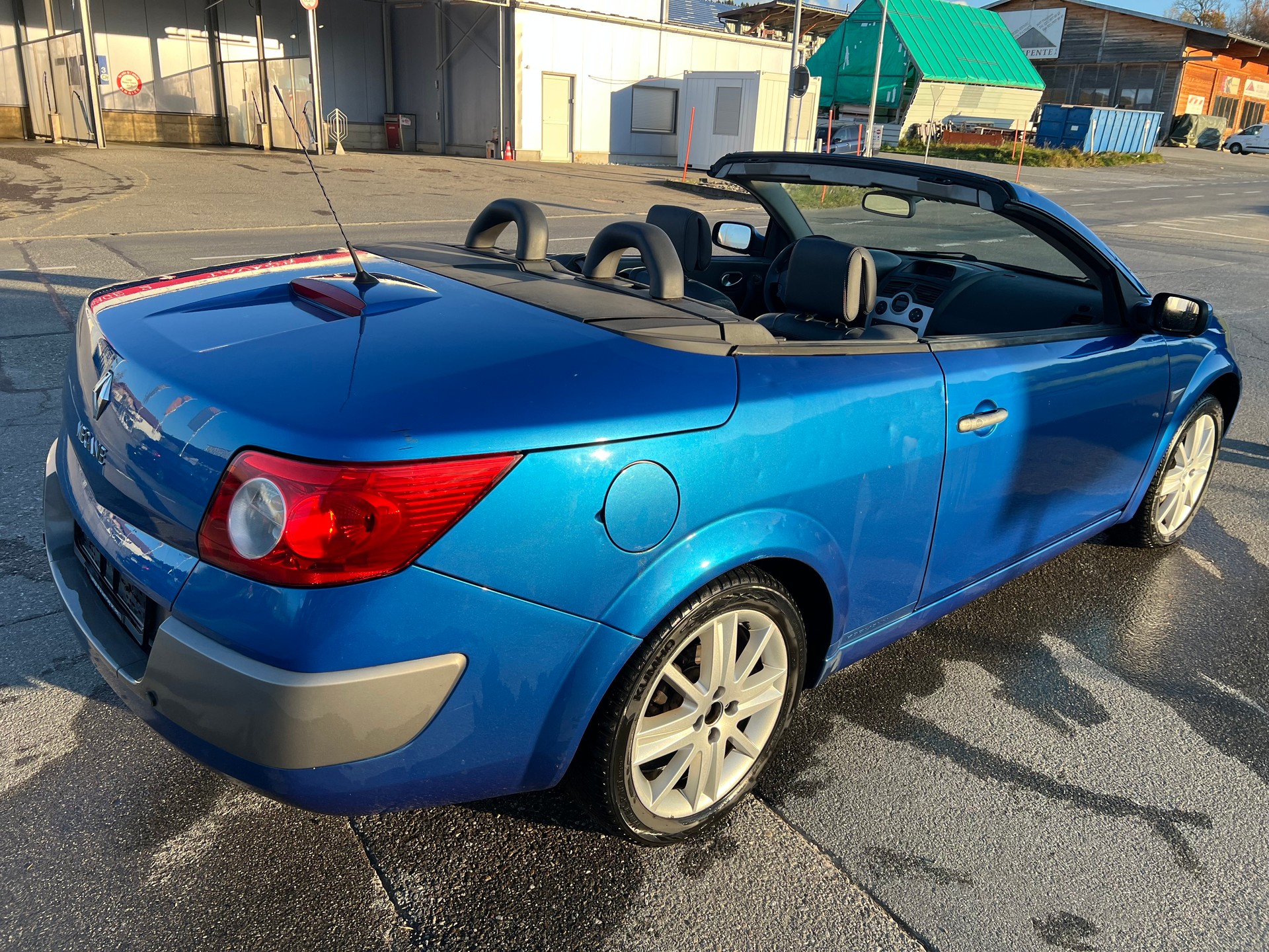 RENAULT Mégane C-C 2.0 16V Privilège Luxe-image-3