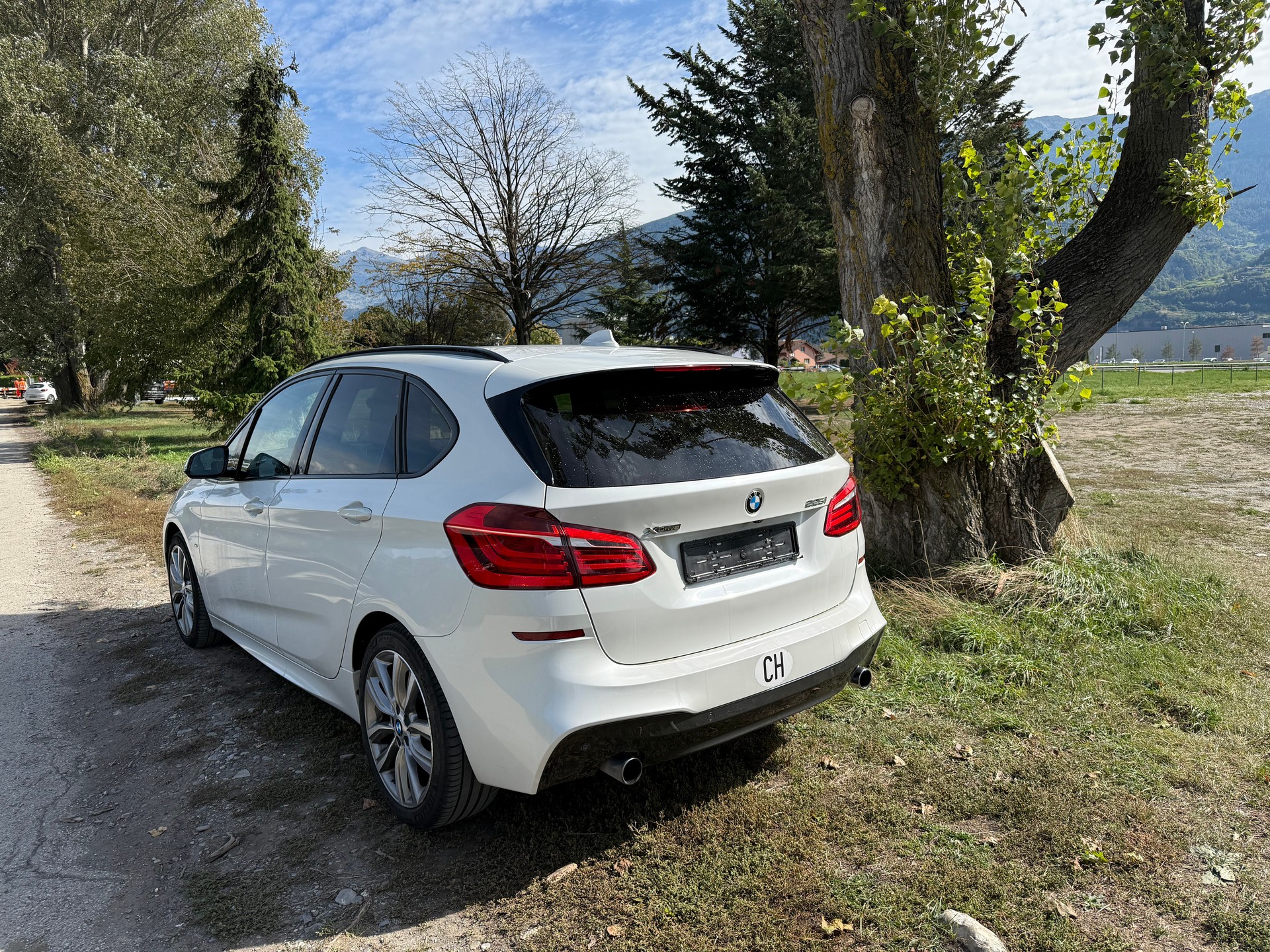 BMW 225i xDrive Active Tourer Luxury Line Steptronic-image-3