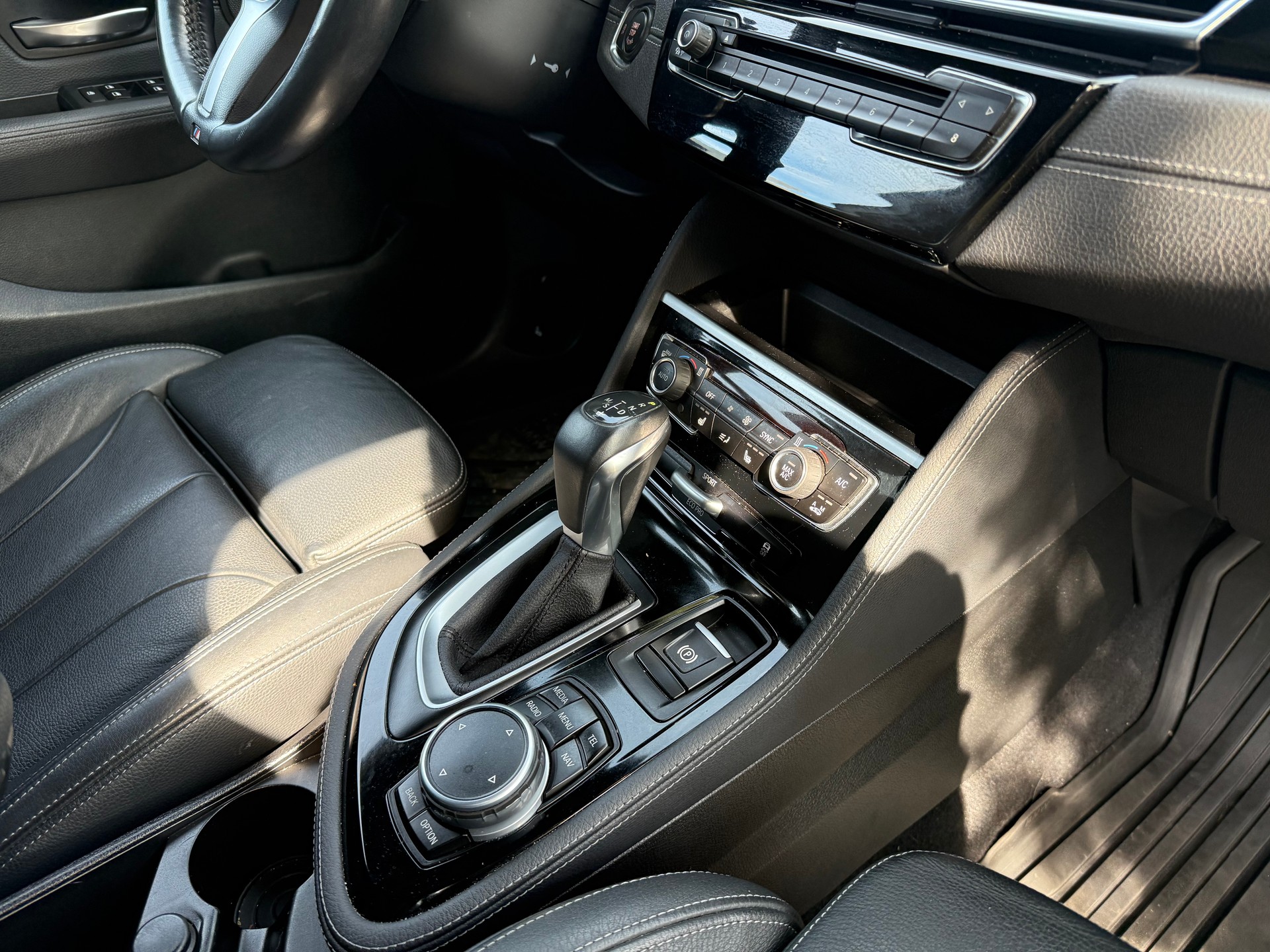 BMW 225i xDrive Active Tourer Luxury Line Steptronic-image-7