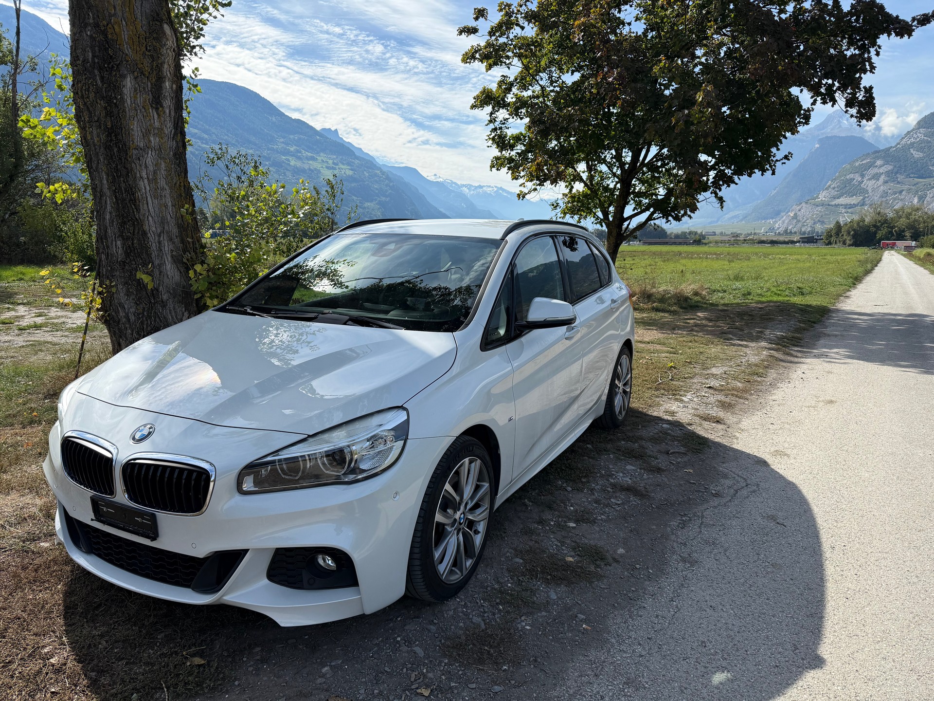 BMW 225i xDrive Active Tourer Luxury Line Steptronic-image-0
