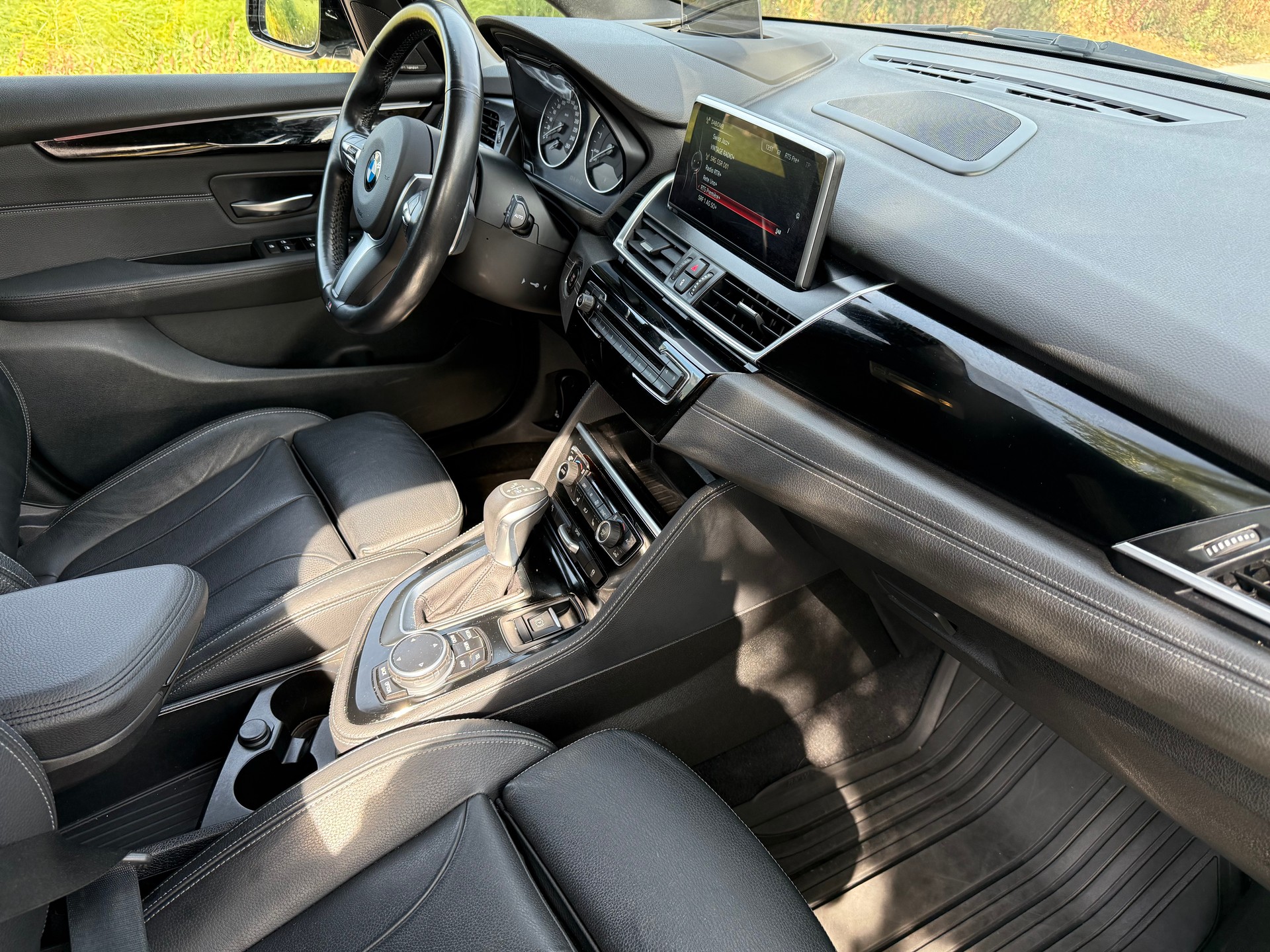 BMW 225i xDrive Active Tourer Luxury Line Steptronic-image-6