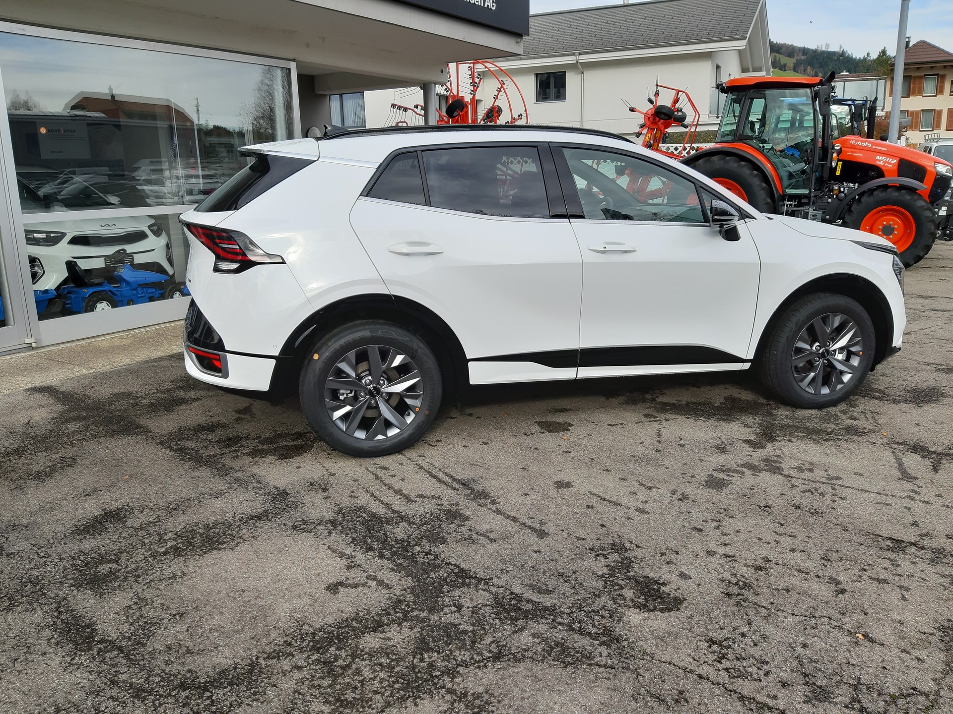 KIA Sportage 1.6T-GDi HEV GT-Line 4x4 A-showroom-element-1
