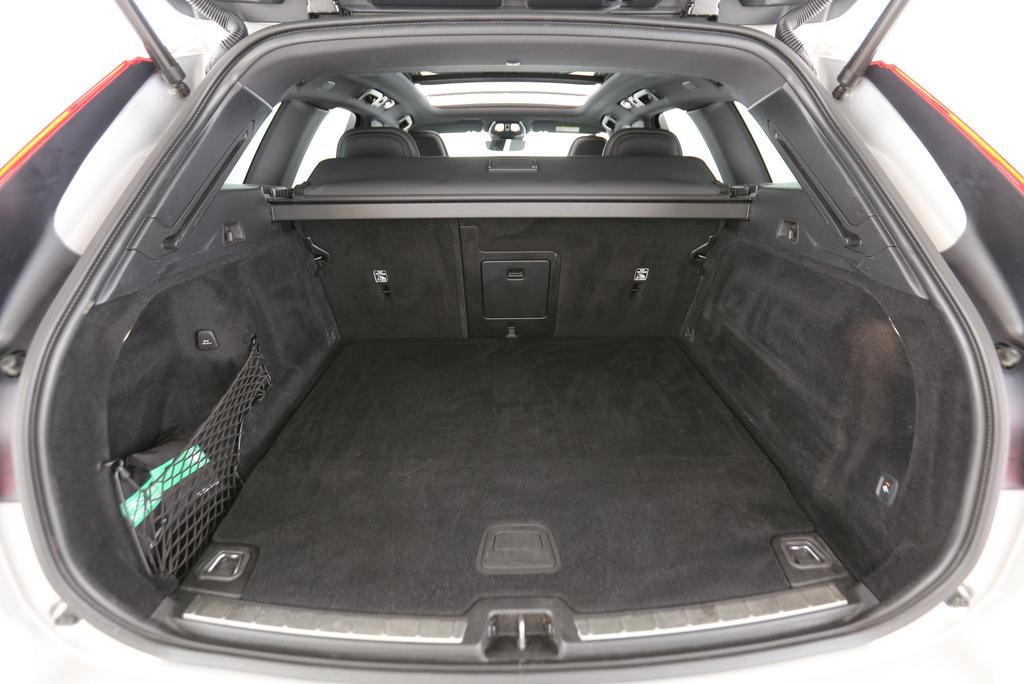 VOLVO XC60 2.0 T6 TE R-Design eAWD-image-9