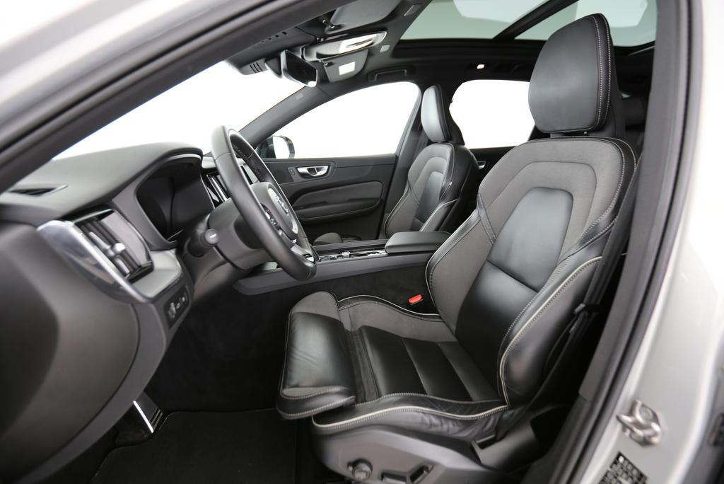 VOLVO XC60 2.0 T6 TE R-Design eAWD-image-2