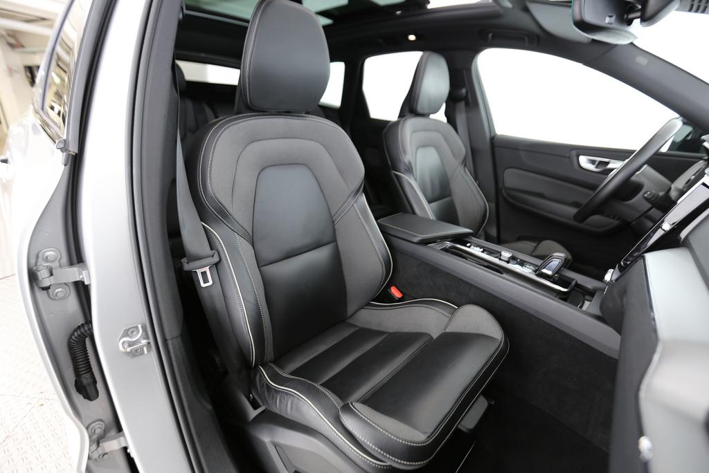 VOLVO XC60 2.0 T6 TE R-Design eAWD-image-8