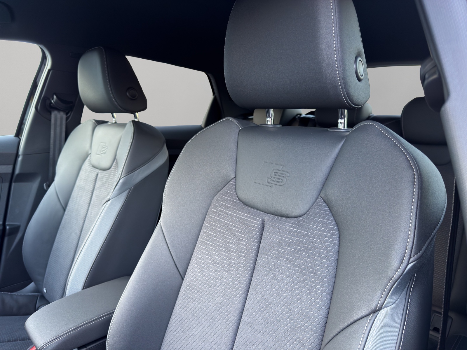 AUDI A1 Sportback 35 TFSI S Line S-tronic-image-11