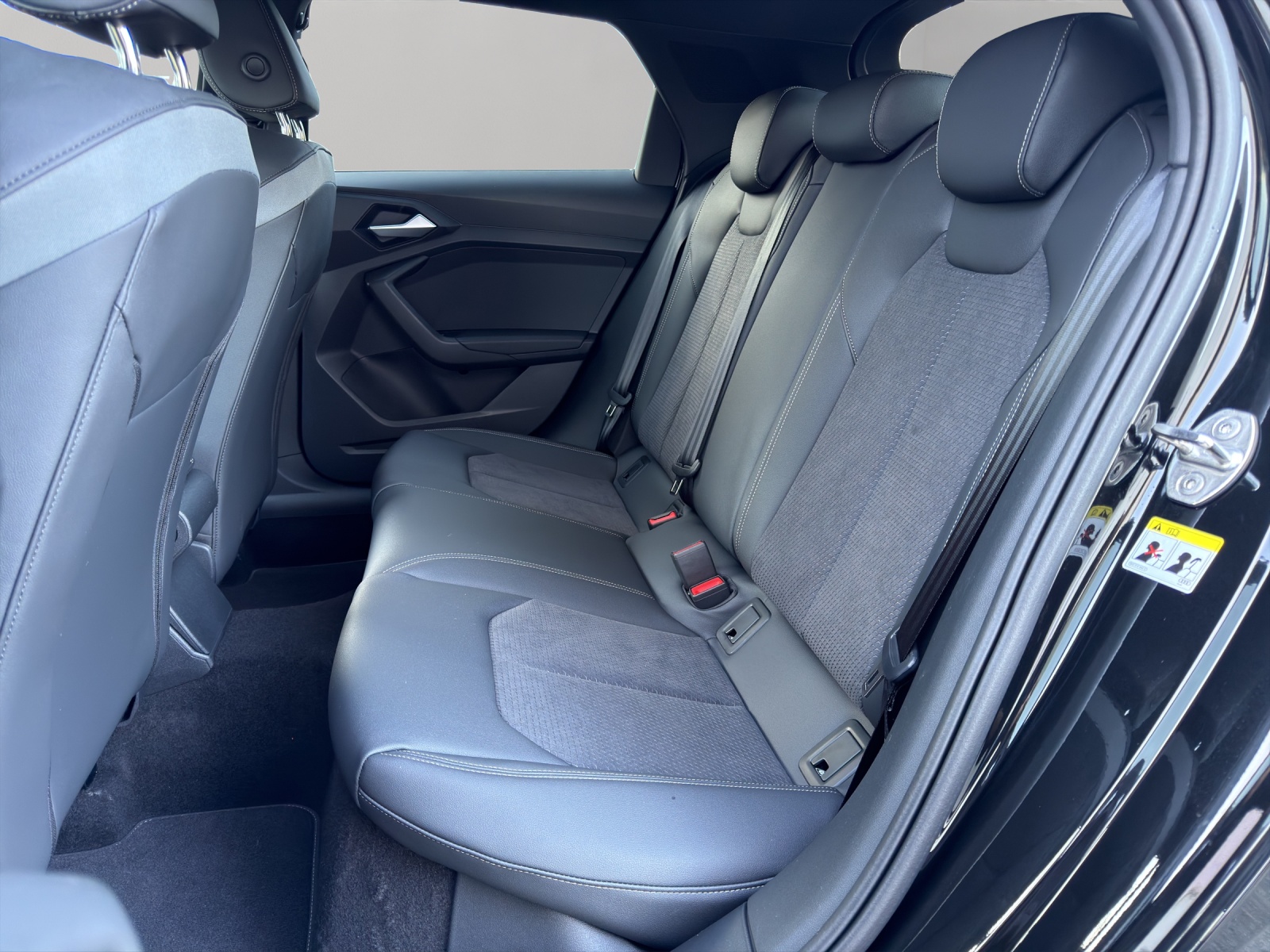 AUDI A1 Sportback 35 TFSI S Line S-tronic-image-14