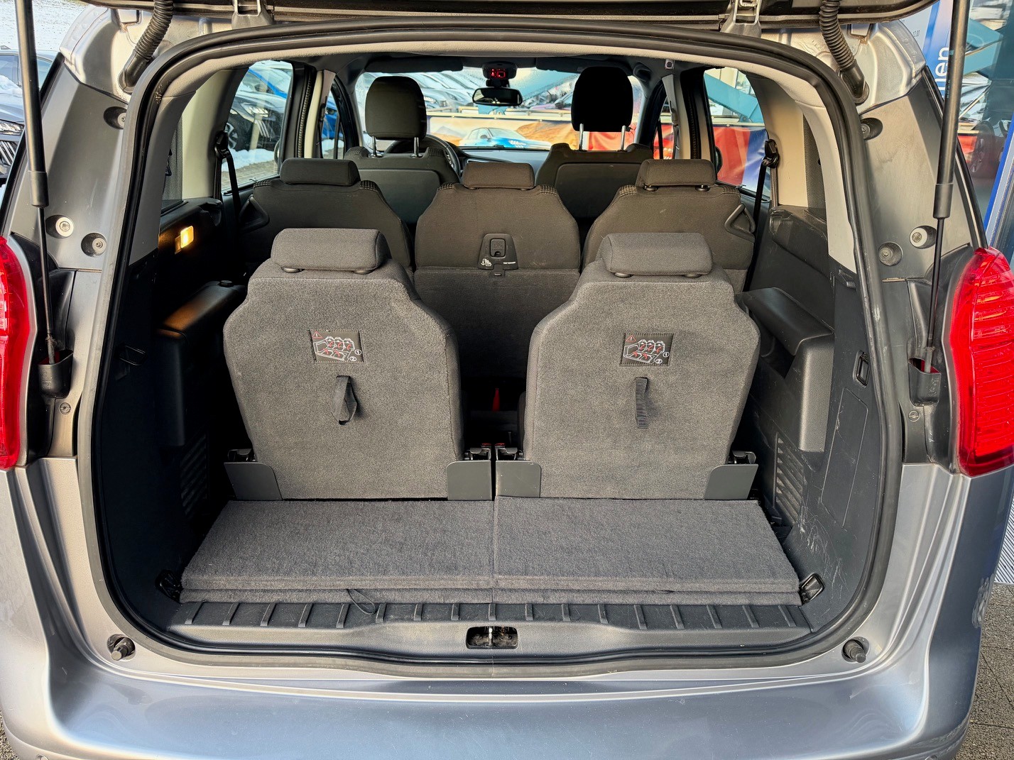 PEUGEOT 5008 1.6 HDi 115 AC Business Line-image-4