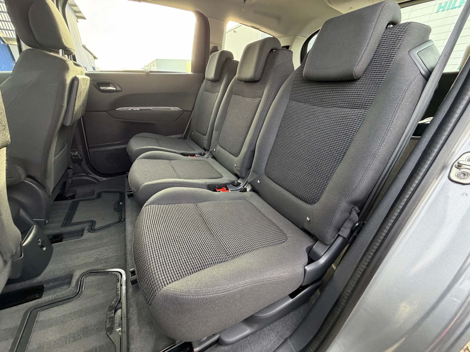 PEUGEOT 5008 1.6 HDi 115 AC Business Line-image-9