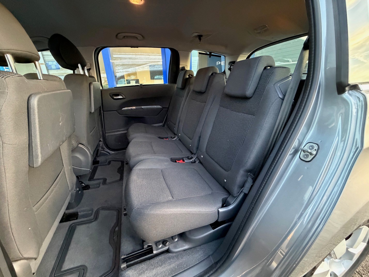 PEUGEOT 5008 1.6 HDi 115 AC Business Line-image-6