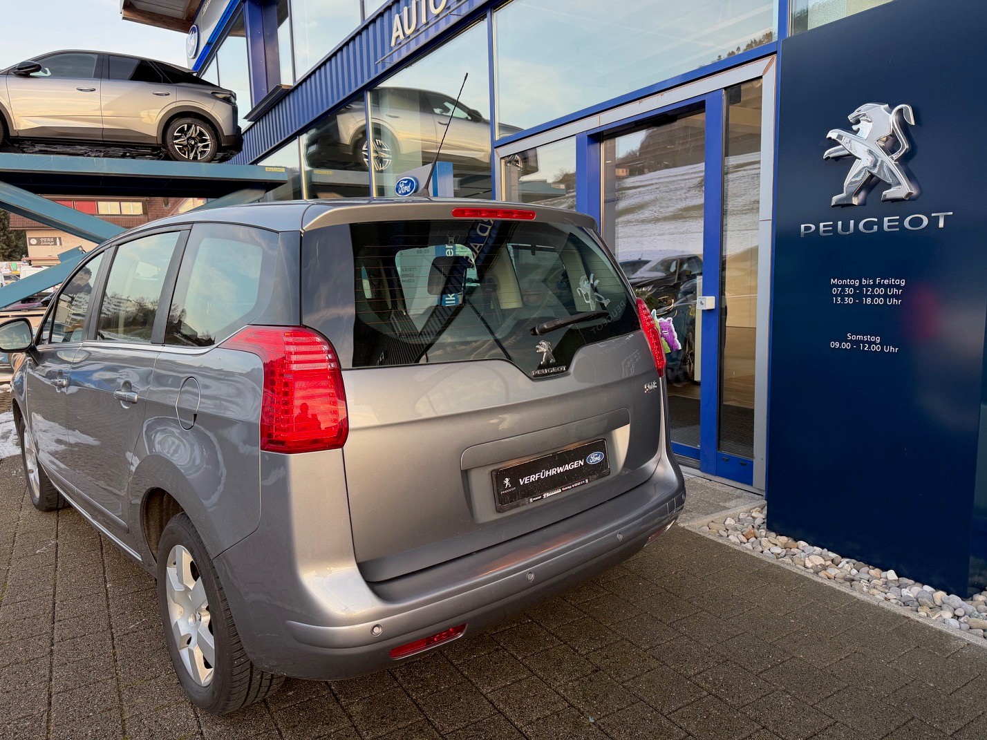 PEUGEOT 5008 1.6 HDi 115 AC Business Line-image-3