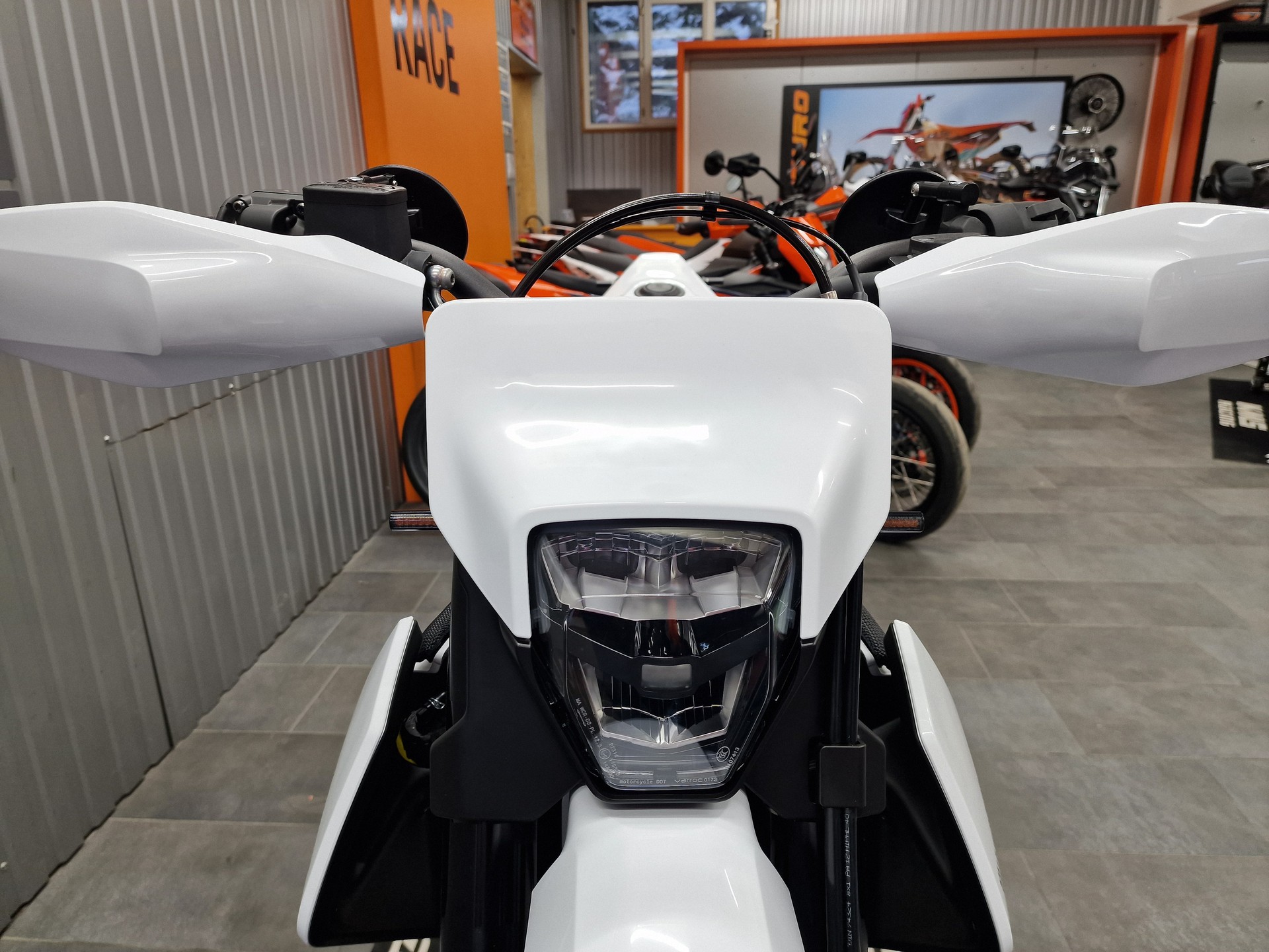 HUSQVARNA 701 Supermoto-image-7