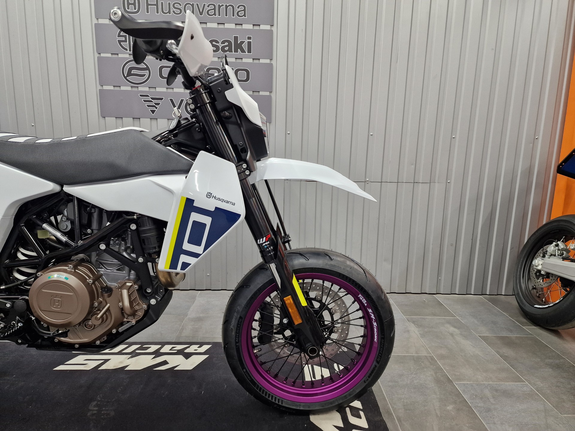 HUSQVARNA 701 Supermoto-image-6