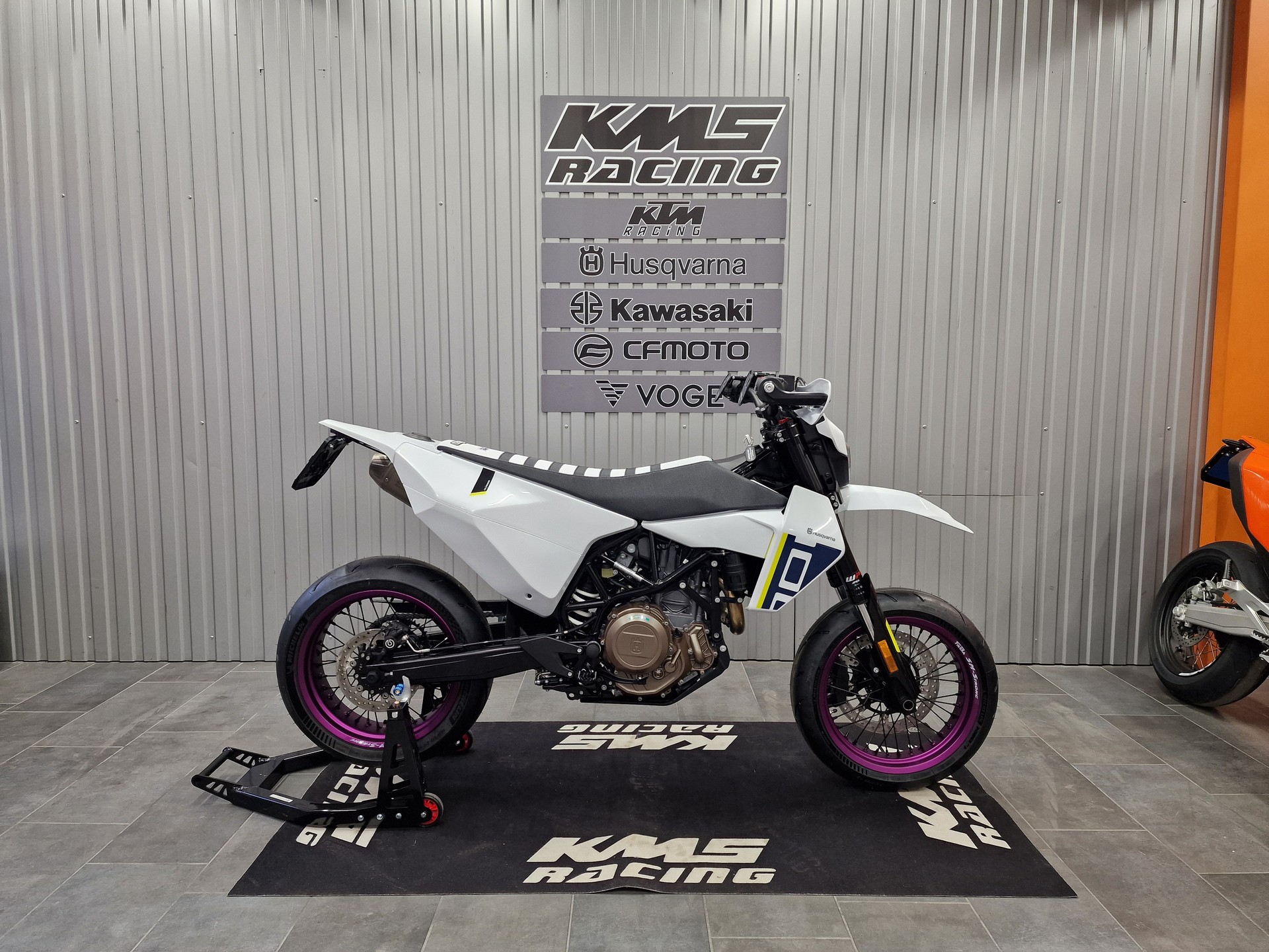 HUSQVARNA 701 Supermoto