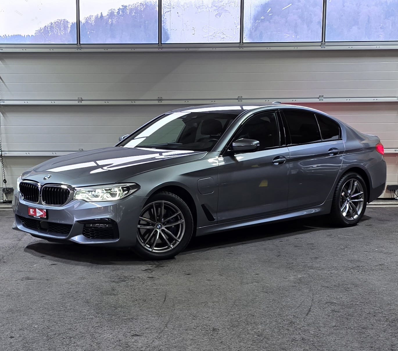 BMW 530e xDrive M-Sport Steptronic-image-0