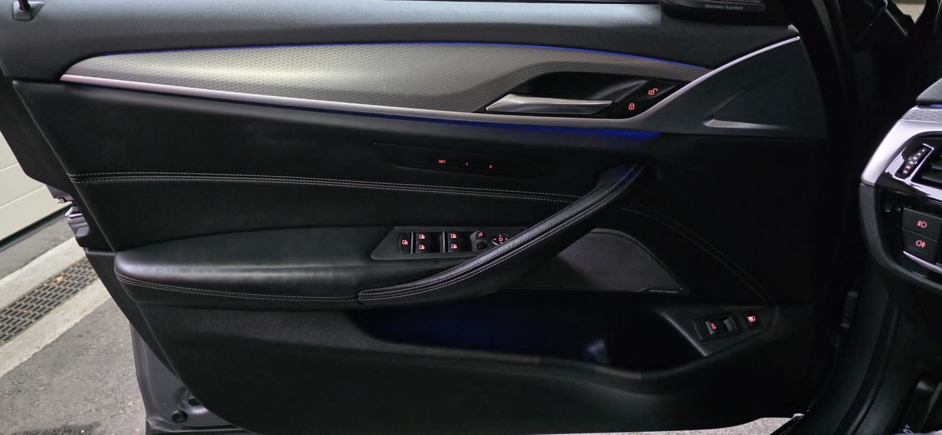 BMW 530e xDrive M-Sport Steptronic-image-16