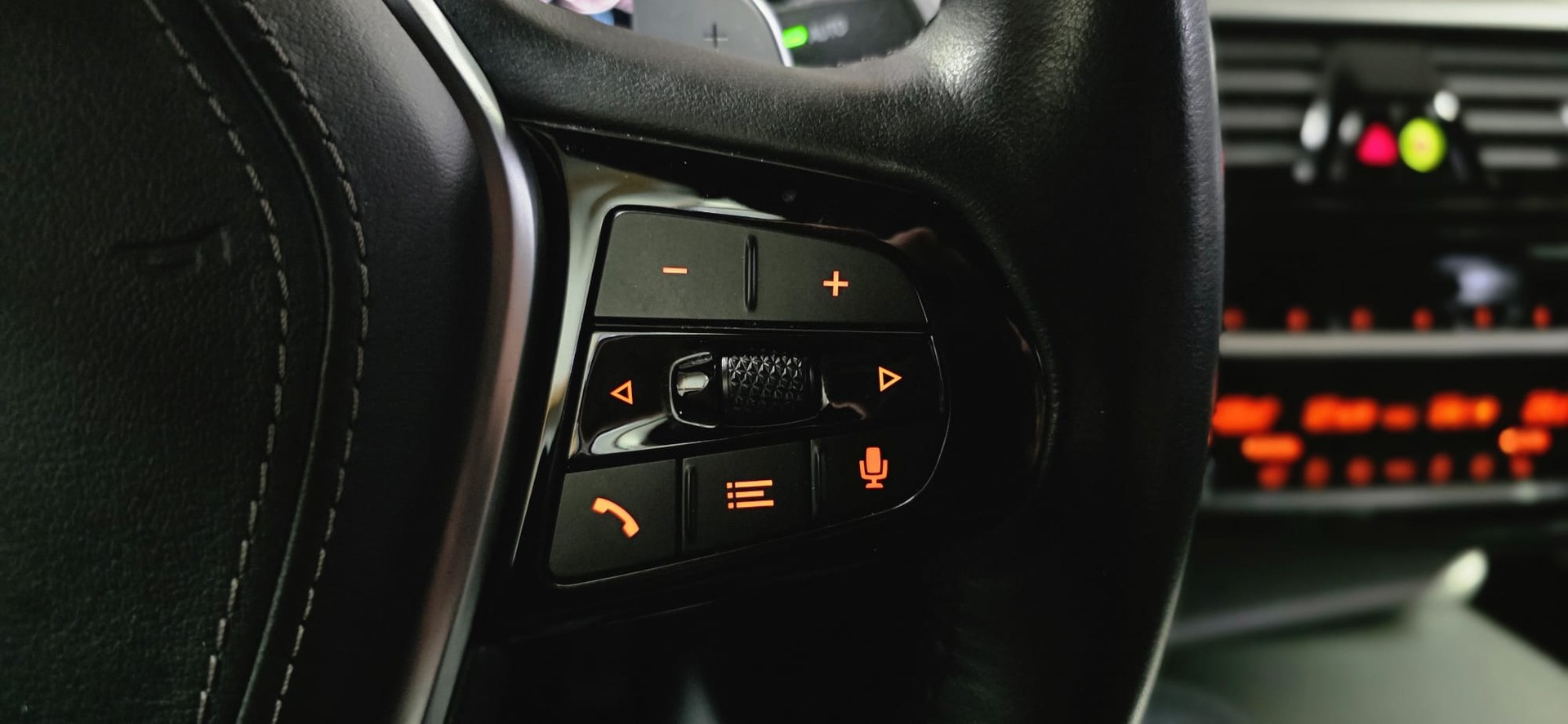 BMW 530e xDrive M-Sport Steptronic-image-12