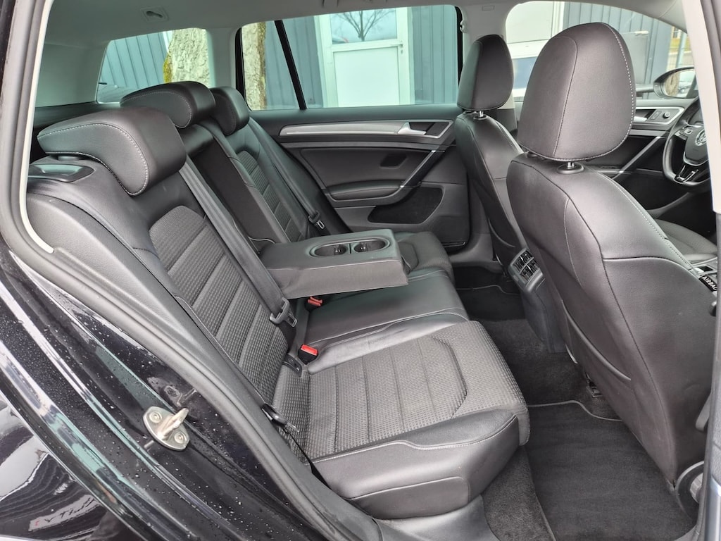 VW Golf 2.0 TDI Alltrack 4Motion-image-9