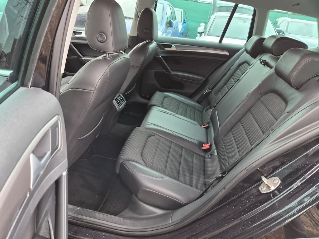VW Golf 2.0 TDI Alltrack 4Motion-image-8