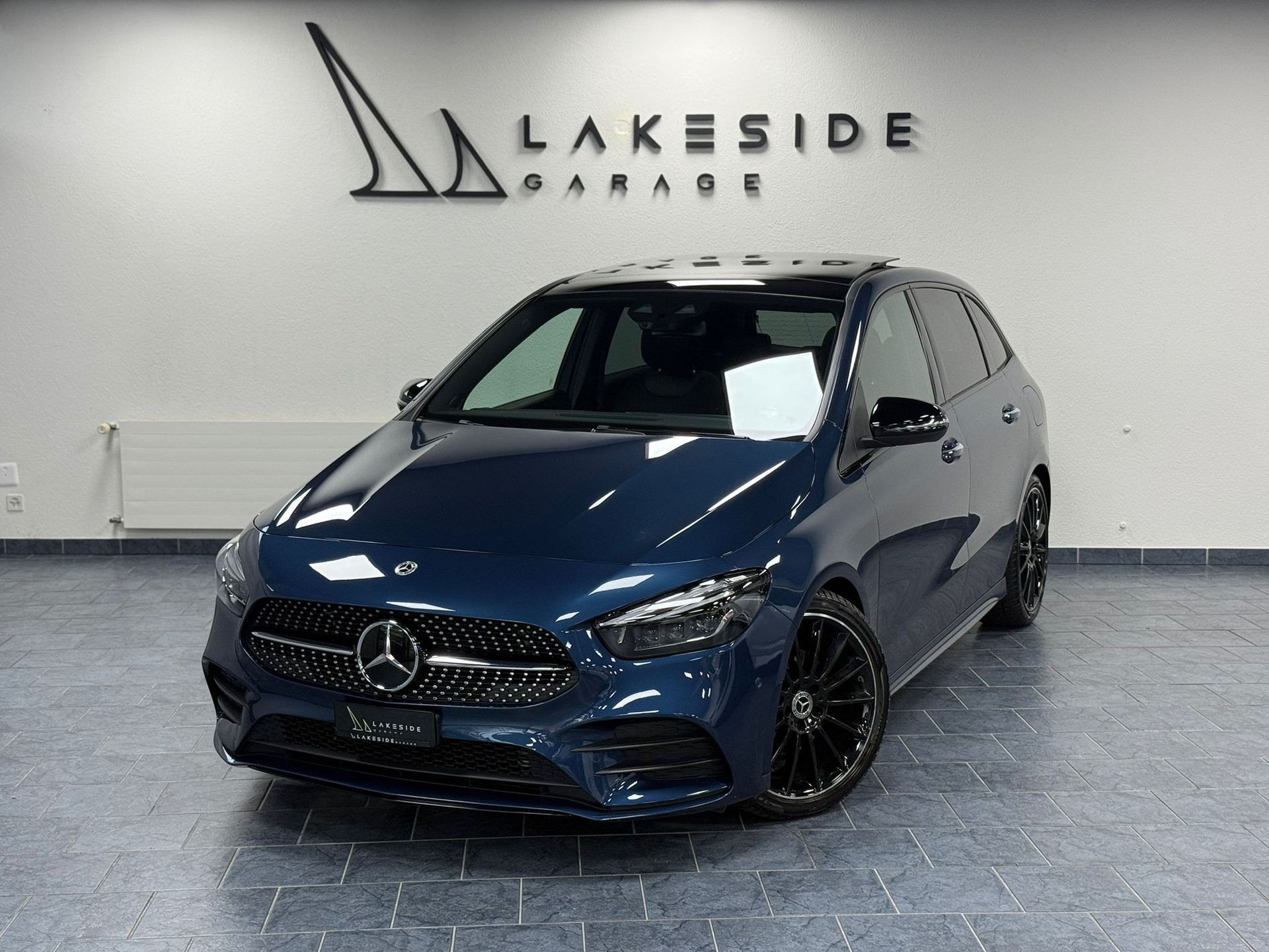 MERCEDES-BENZ B 200 4Matic AMG Line-image-6