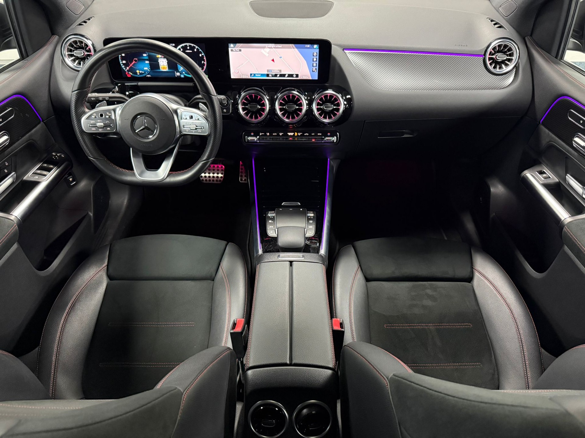 MERCEDES-BENZ B 200 4Matic AMG Line-image-12