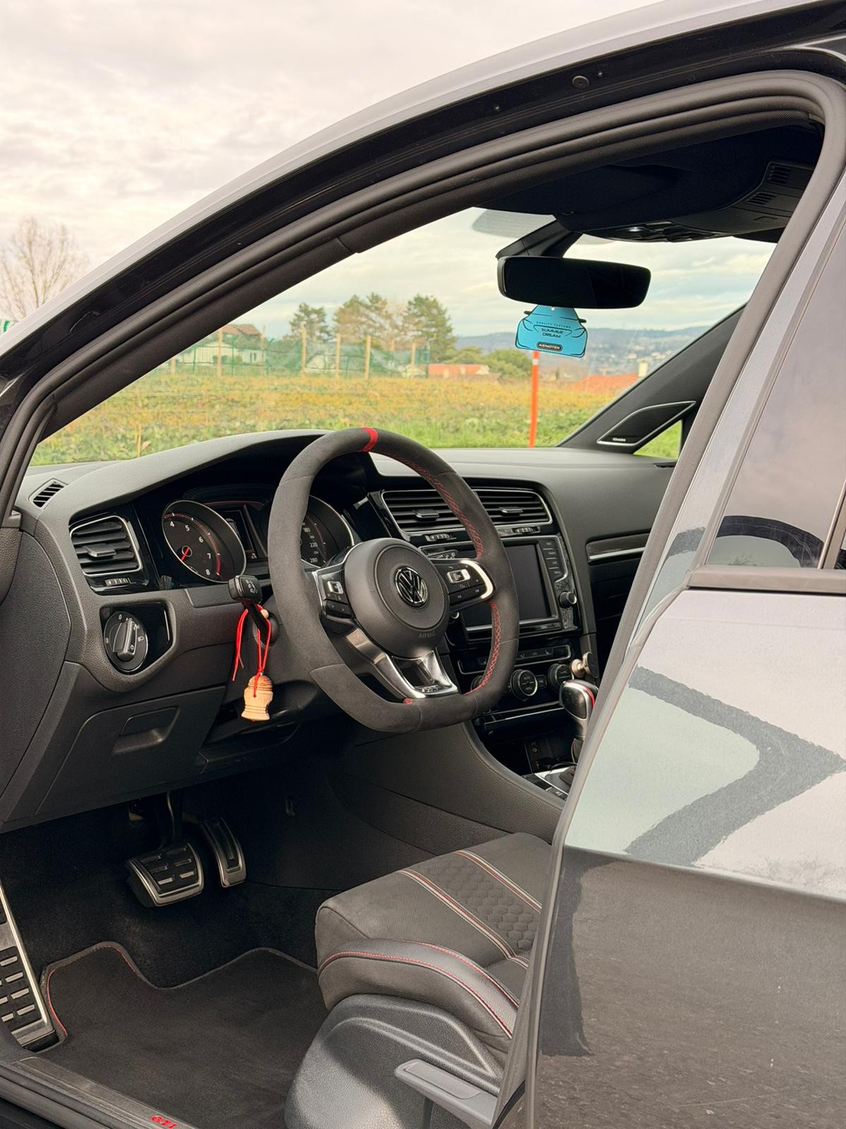 VW Golf 2.0 TSI GTI Clubsport DSG-image-4