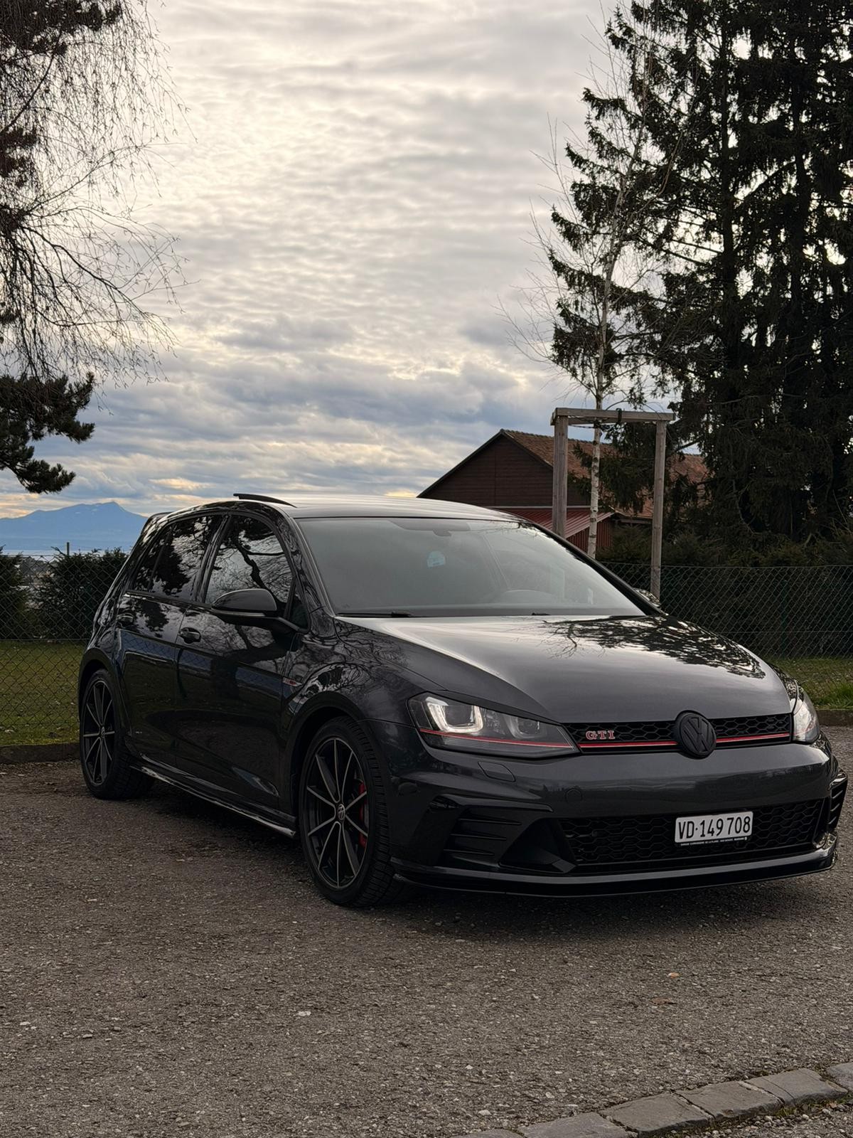 VW Golf 2.0 TSI GTI Clubsport DSG-image-2