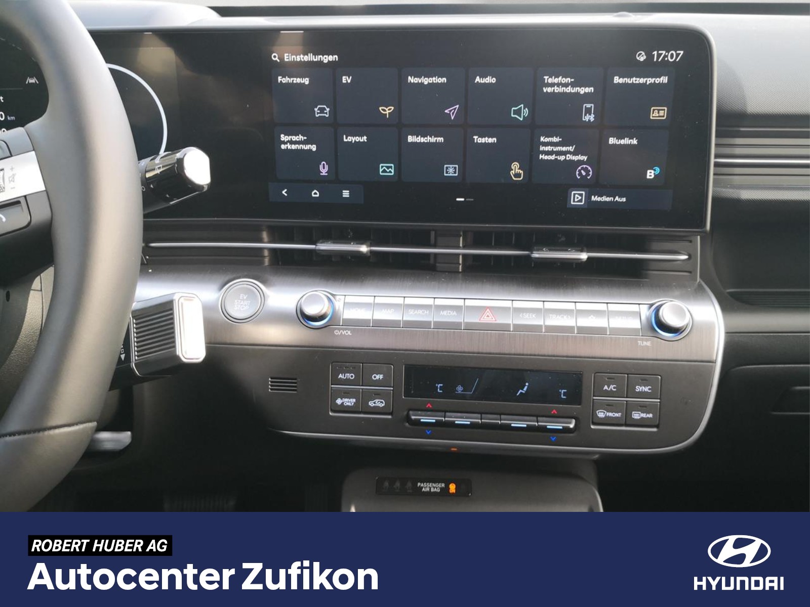HYUNDAI Kona EV 65.4 kWh Amplia-image-8