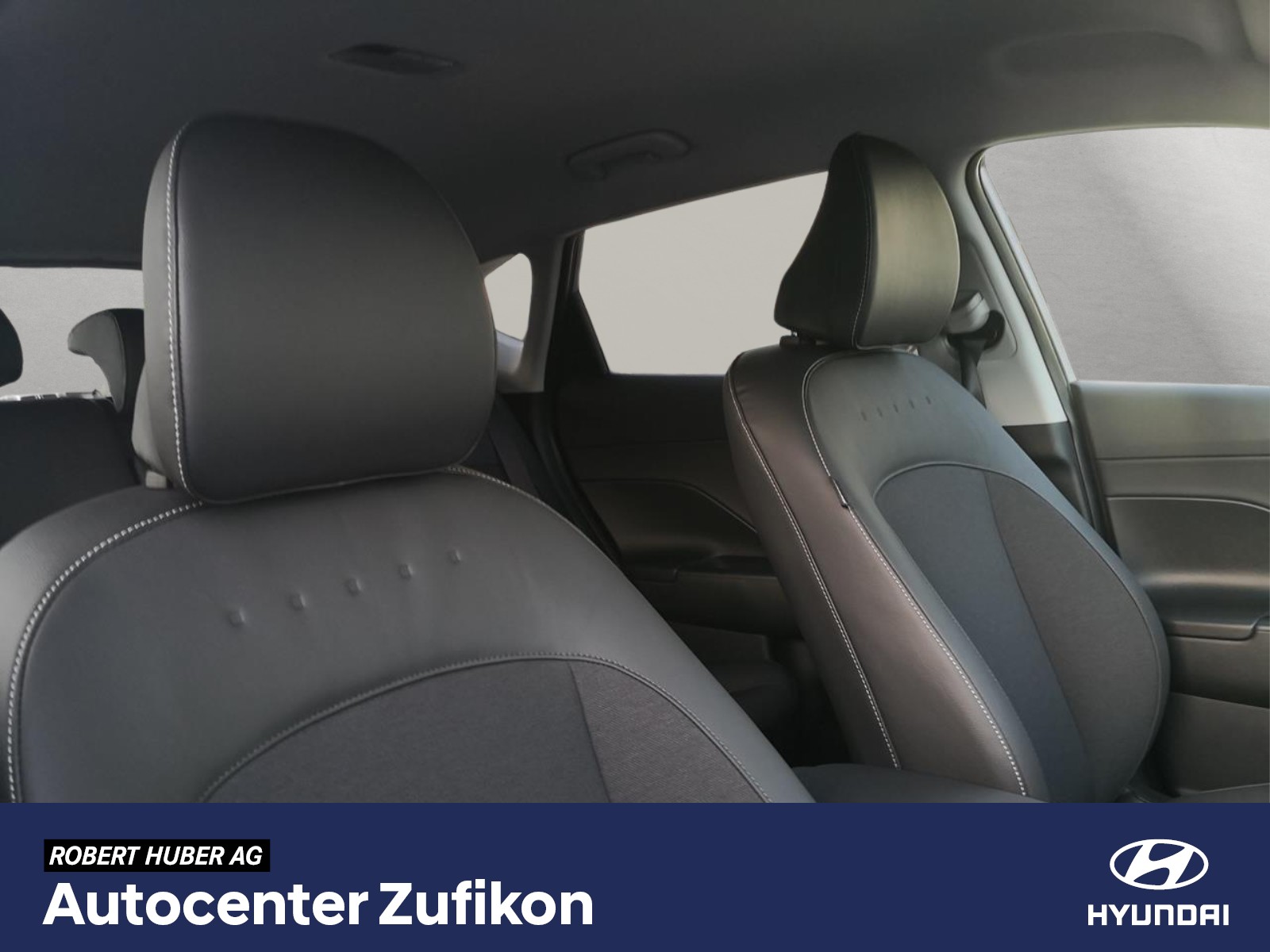 HYUNDAI Kona EV 65.4 kWh Amplia-image-6
