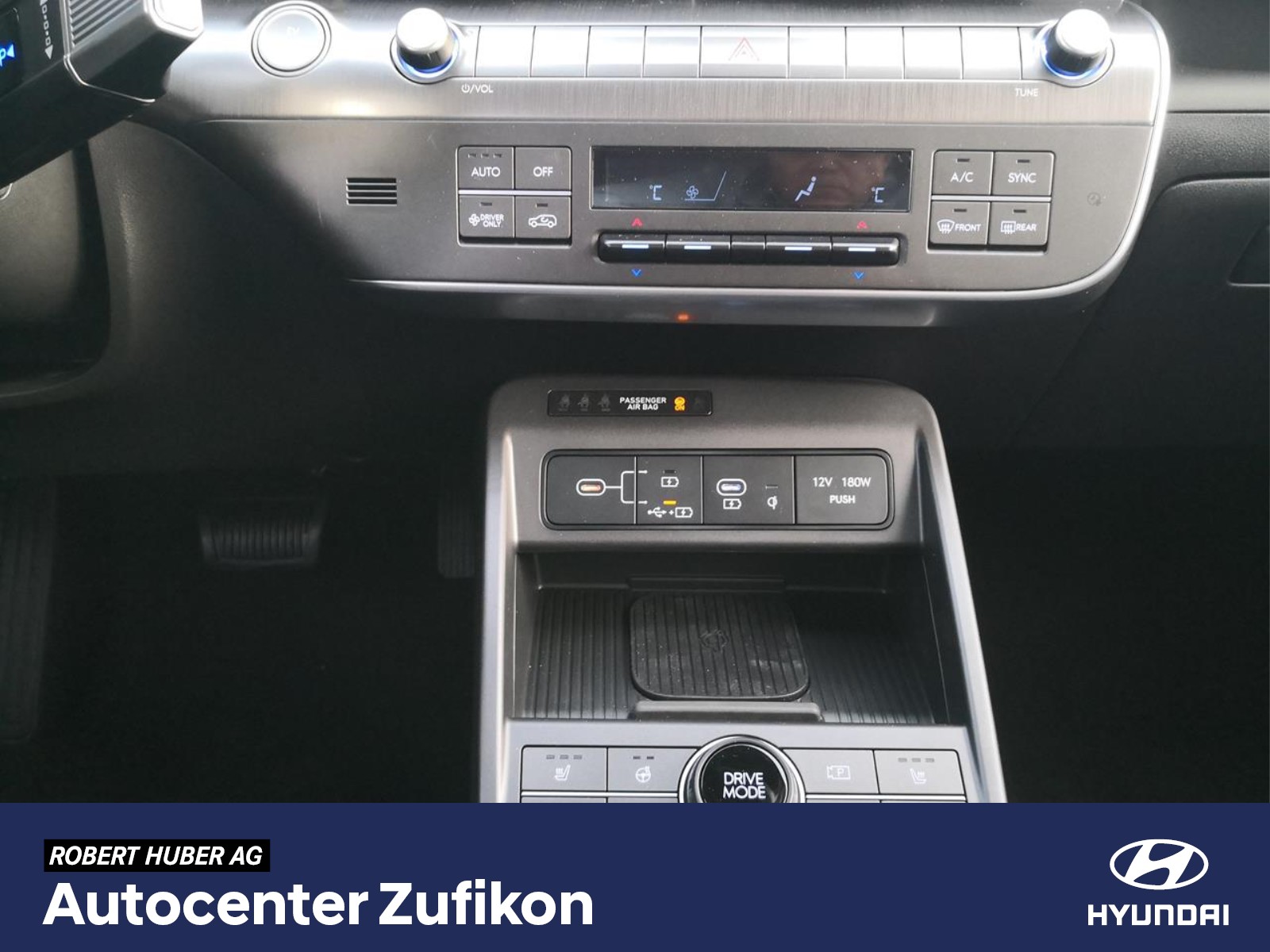 HYUNDAI Kona EV 65.4 kWh Amplia-image-9