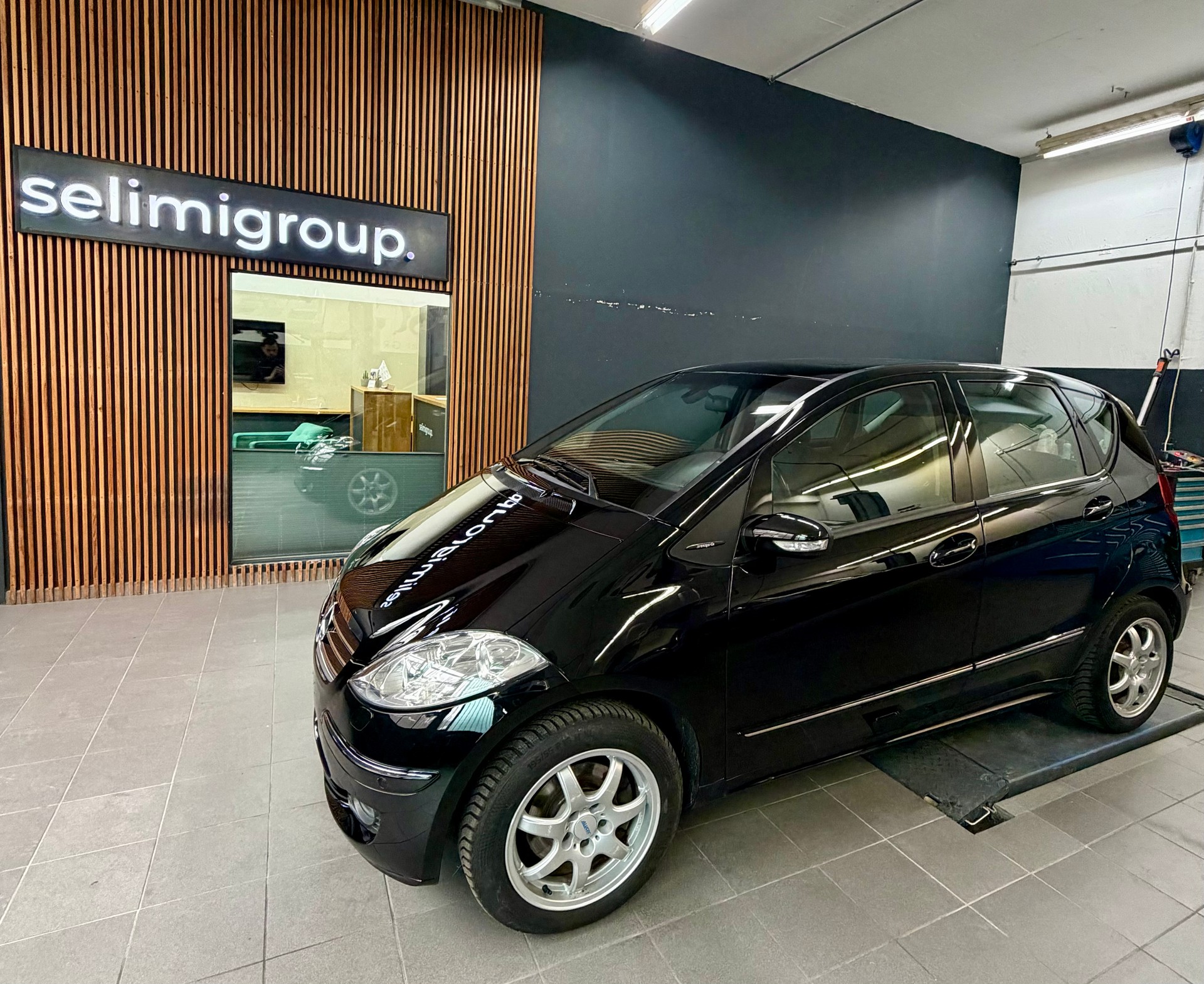 MERCEDES-BENZ A 200 T Avantgarde-image-0