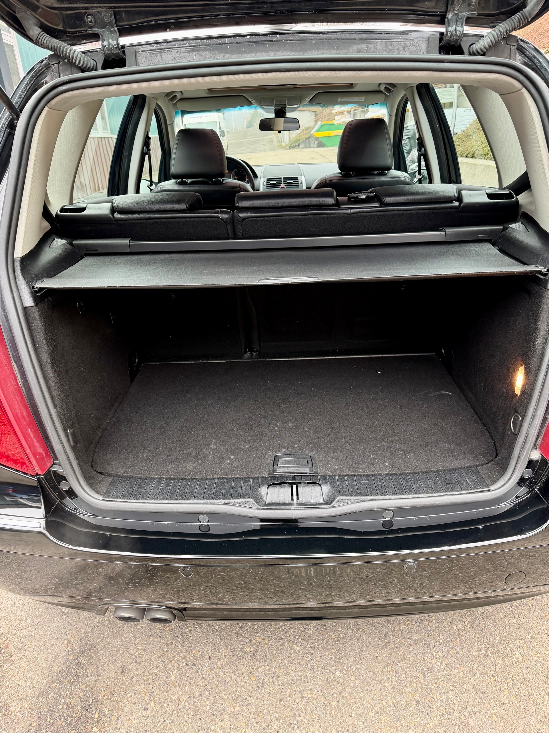 MERCEDES-BENZ A 200 T Avantgarde-image-5