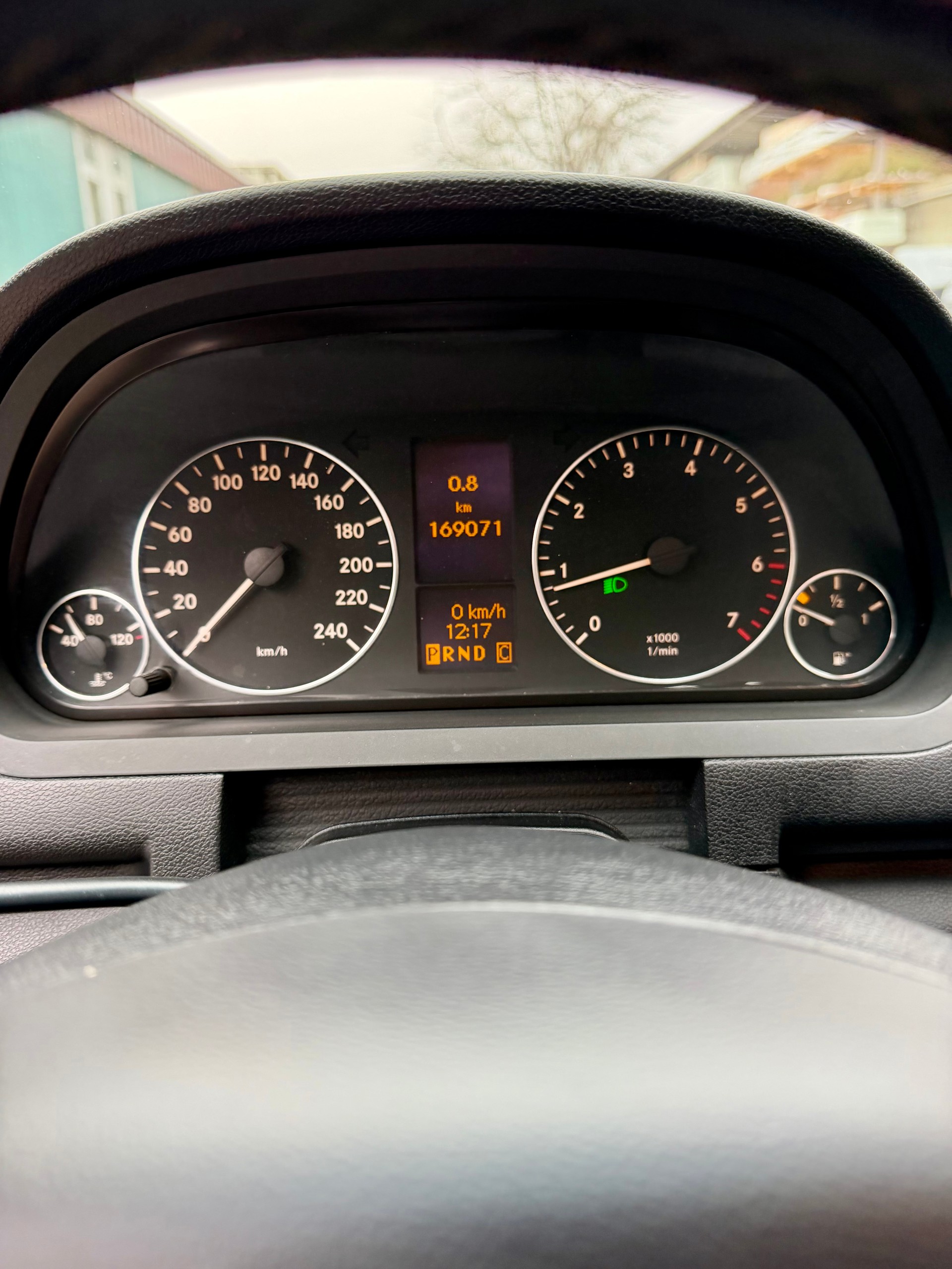 MERCEDES-BENZ A 200 T Avantgarde-image-12