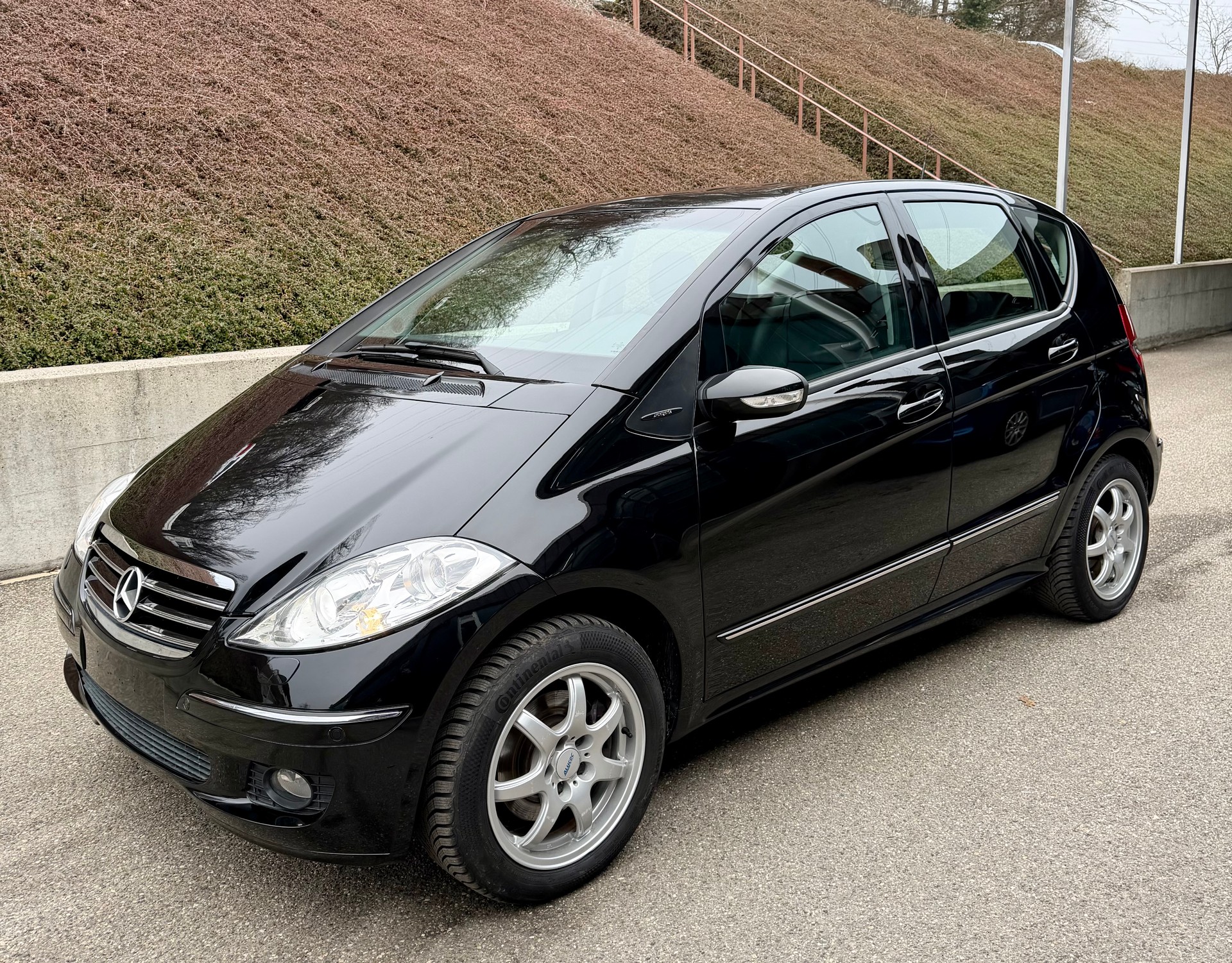 MERCEDES-BENZ A 200 T Avantgarde-image-1