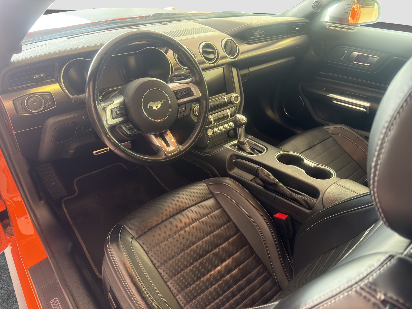 FORD Mustang Coupé 5.0 V8 Mach 1-image-12