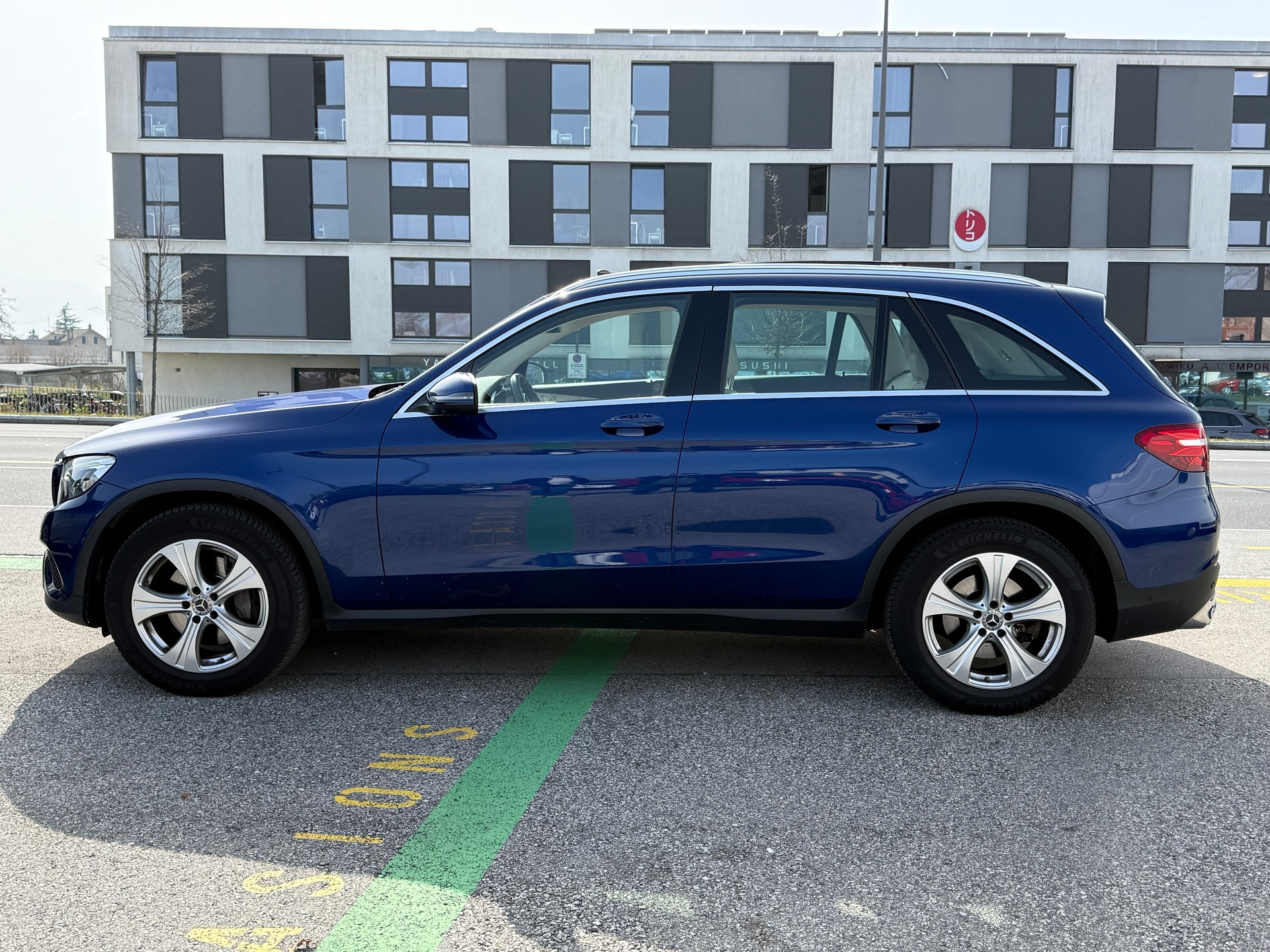 MERCEDES-BENZ GLC 250 d Exclusive 4Matic 9G-Tronic - Véhicule Suisse de 1ère Main - NOUVELLE EXPERTISE / NEU MFK : 27.04.2026-image-8