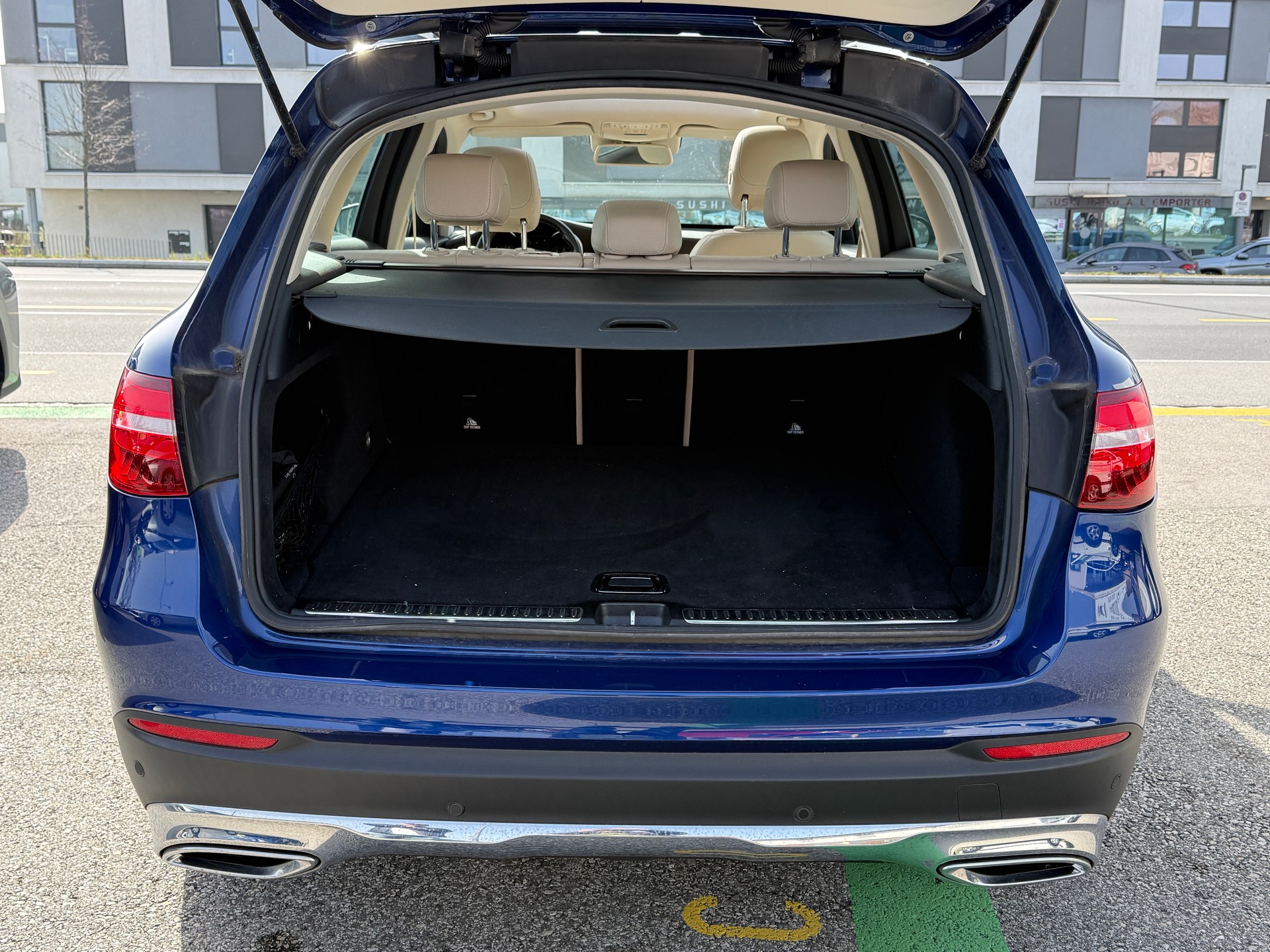 MERCEDES-BENZ GLC 250 d Exclusive 4Matic 9G-Tronic - Véhicule Suisse de 1ère Main - NOUVELLE EXPERTISE / NEU MFK : 27.04.2026-image-10