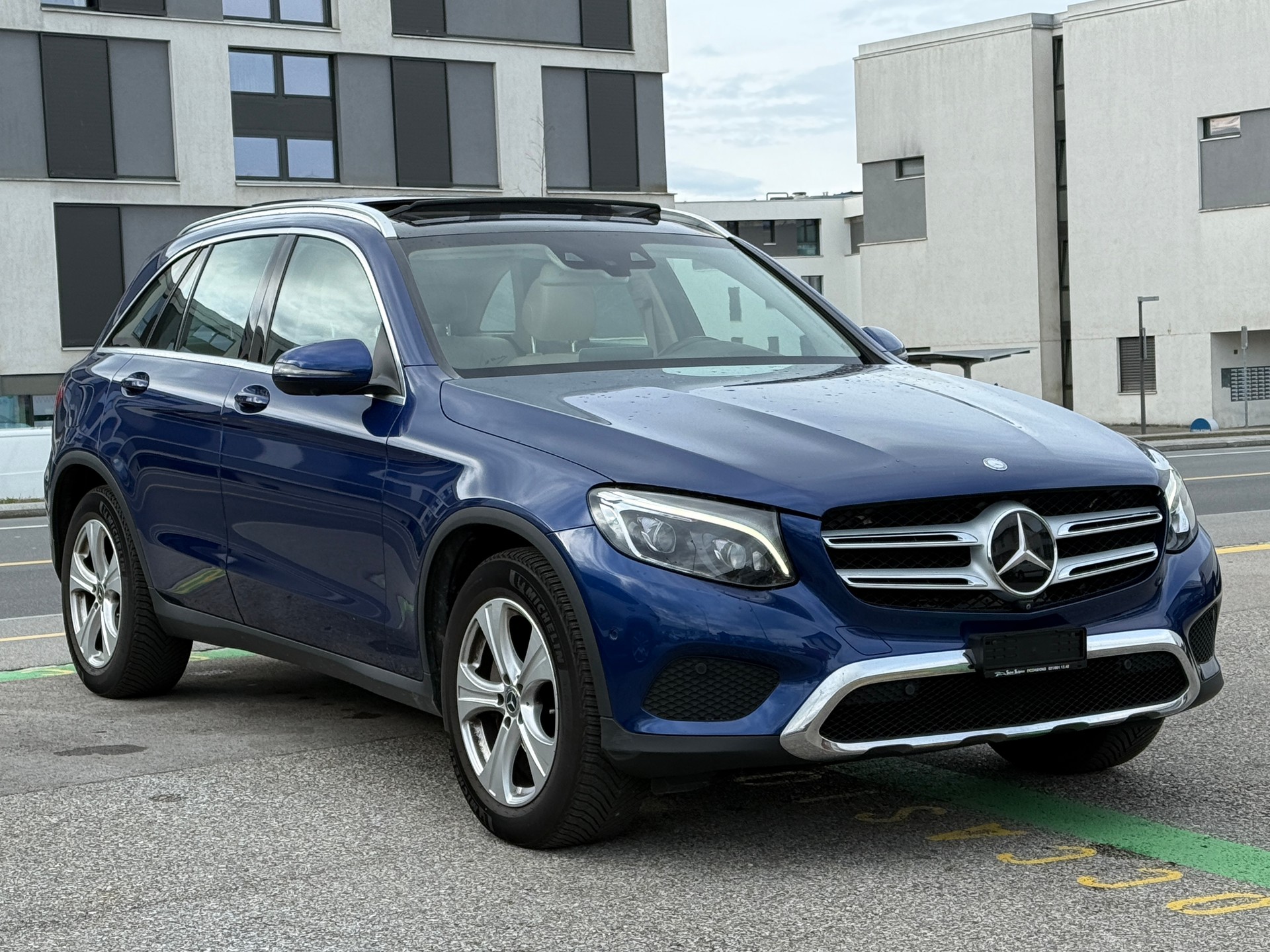 MERCEDES-BENZ GLC 250 d Exclusive 4Matic 9G-Tronic - Véhicule Suisse de 1ère Main - NOUVELLE EXPERTISE / NEU MFK : 27.04.2026-image-3