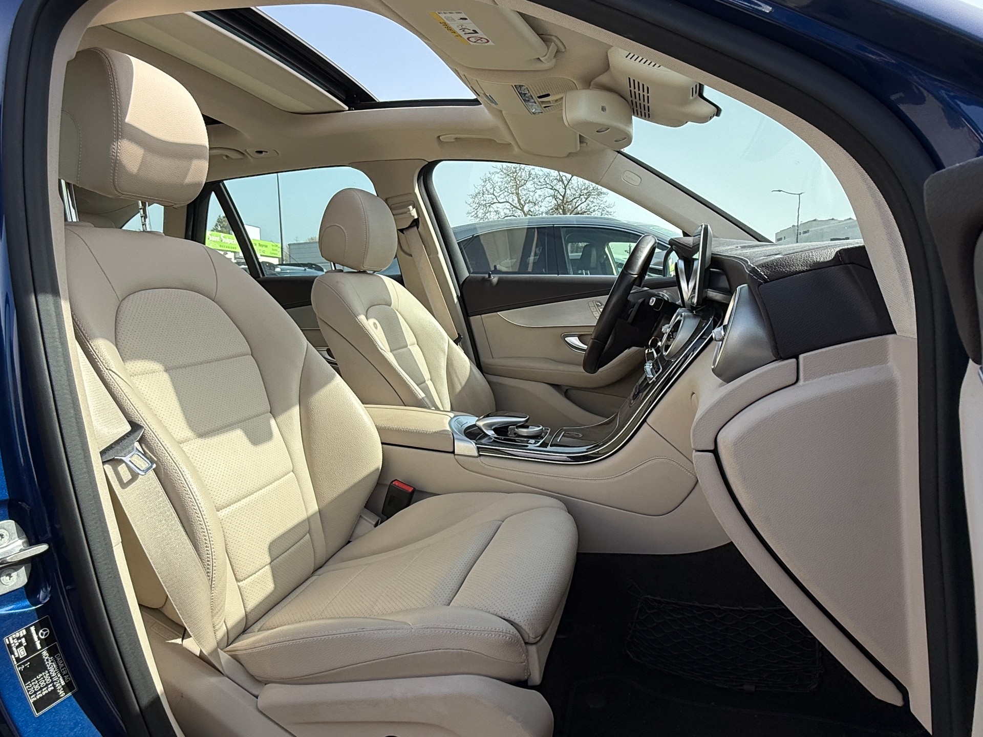 MERCEDES-BENZ GLC 250 d Exclusive 4Matic 9G-Tronic - Véhicule Suisse de 1ère Main - NOUVELLE EXPERTISE / NEU MFK : 27.04.2026-image-16