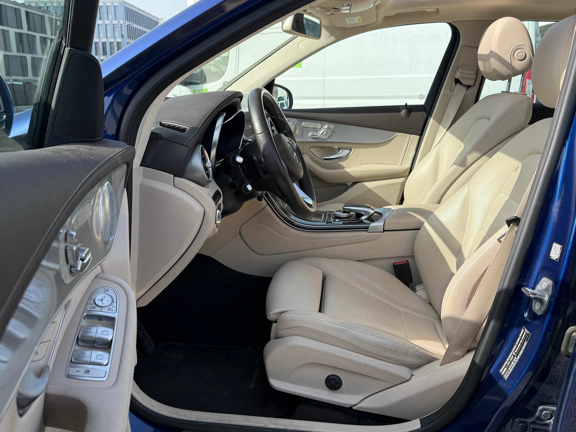 MERCEDES-BENZ GLC 250 d Exclusive 4Matic 9G-Tronic - Véhicule Suisse de 1ère Main - NOUVELLE EXPERTISE / NEU MFK : 27.04.2026-image-12