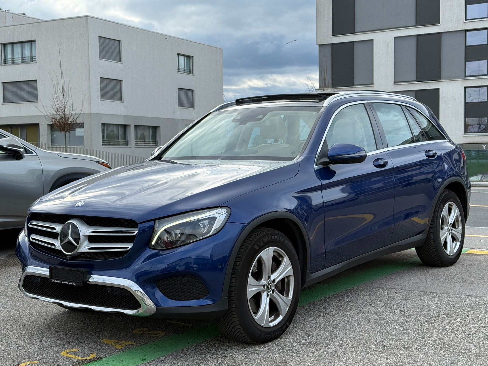 MERCEDES-BENZ GLC 250 d Exclusive 4Matic 9G-Tronic - Véhicule Suisse de 1ère Main - NOUVELLE EXPERTISE / NEU MFK : 27.04.2026-image-4
