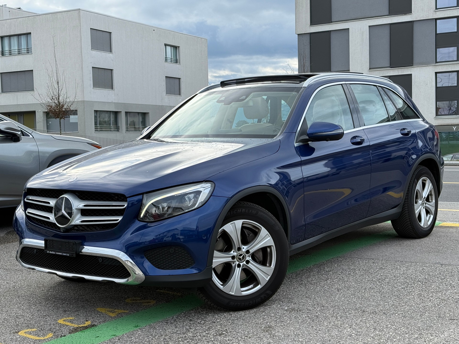MERCEDES-BENZ GLC 250 d Exclusive 4Matic 9G-Tronic - Véhicule Suisse de 1ère Main - NOUVELLE EXPERTISE / NEU MFK : 27.04.2026-image-2