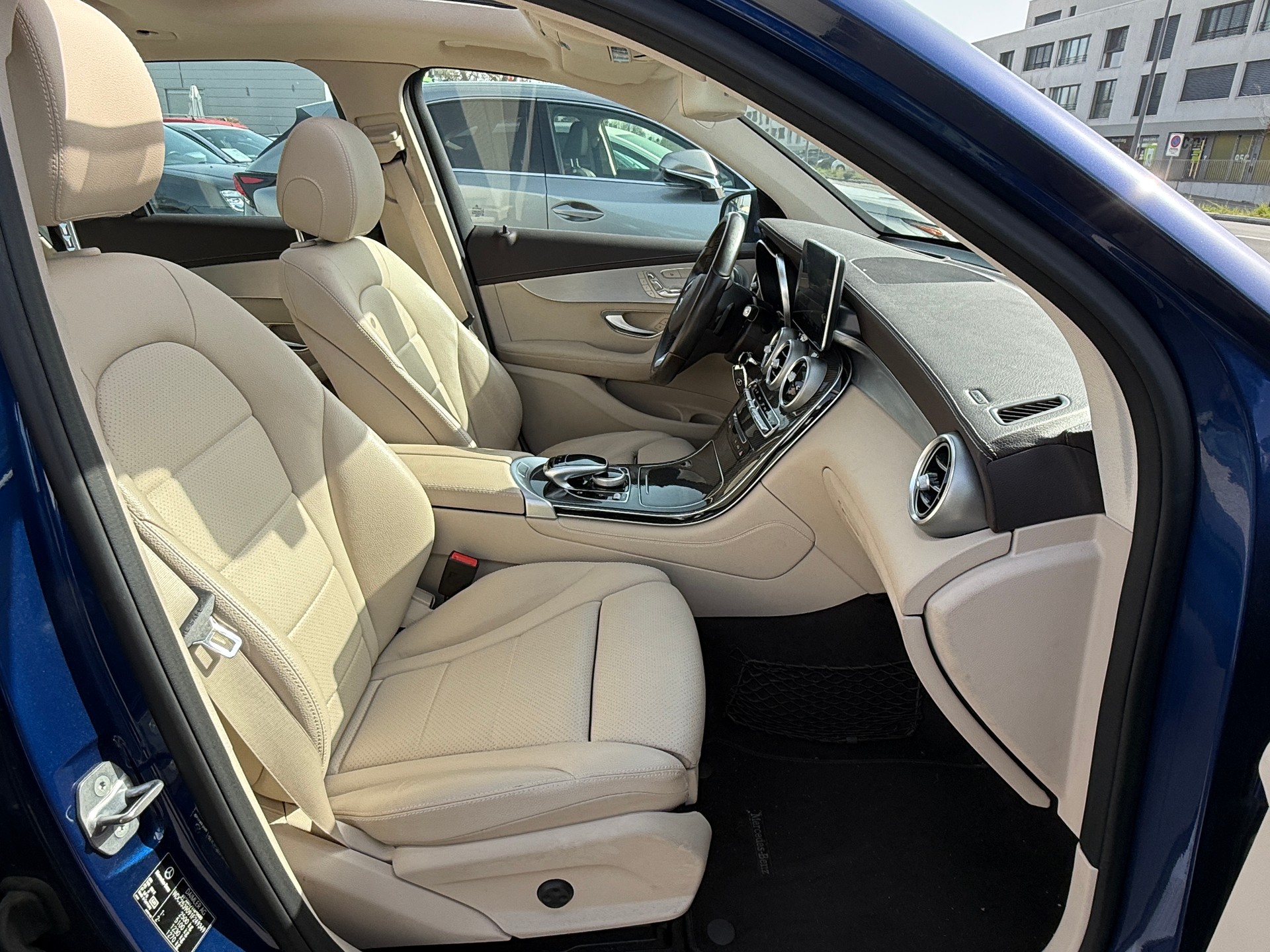 MERCEDES-BENZ GLC 250 d Exclusive 4Matic 9G-Tronic - Véhicule Suisse de 1ère Main - NOUVELLE EXPERTISE / NEU MFK : 27.04.2026-image-14