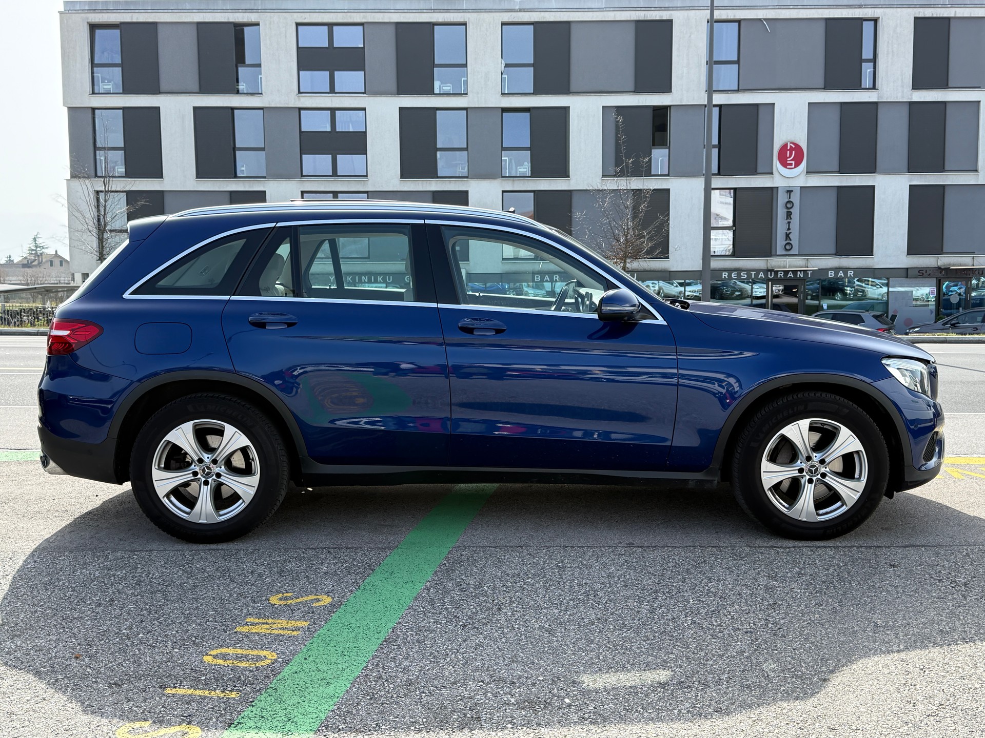 MERCEDES-BENZ GLC 250 d Exclusive 4Matic 9G-Tronic - Véhicule Suisse de 1ère Main - NOUVELLE EXPERTISE / NEU MFK : 27.04.2026-image-9