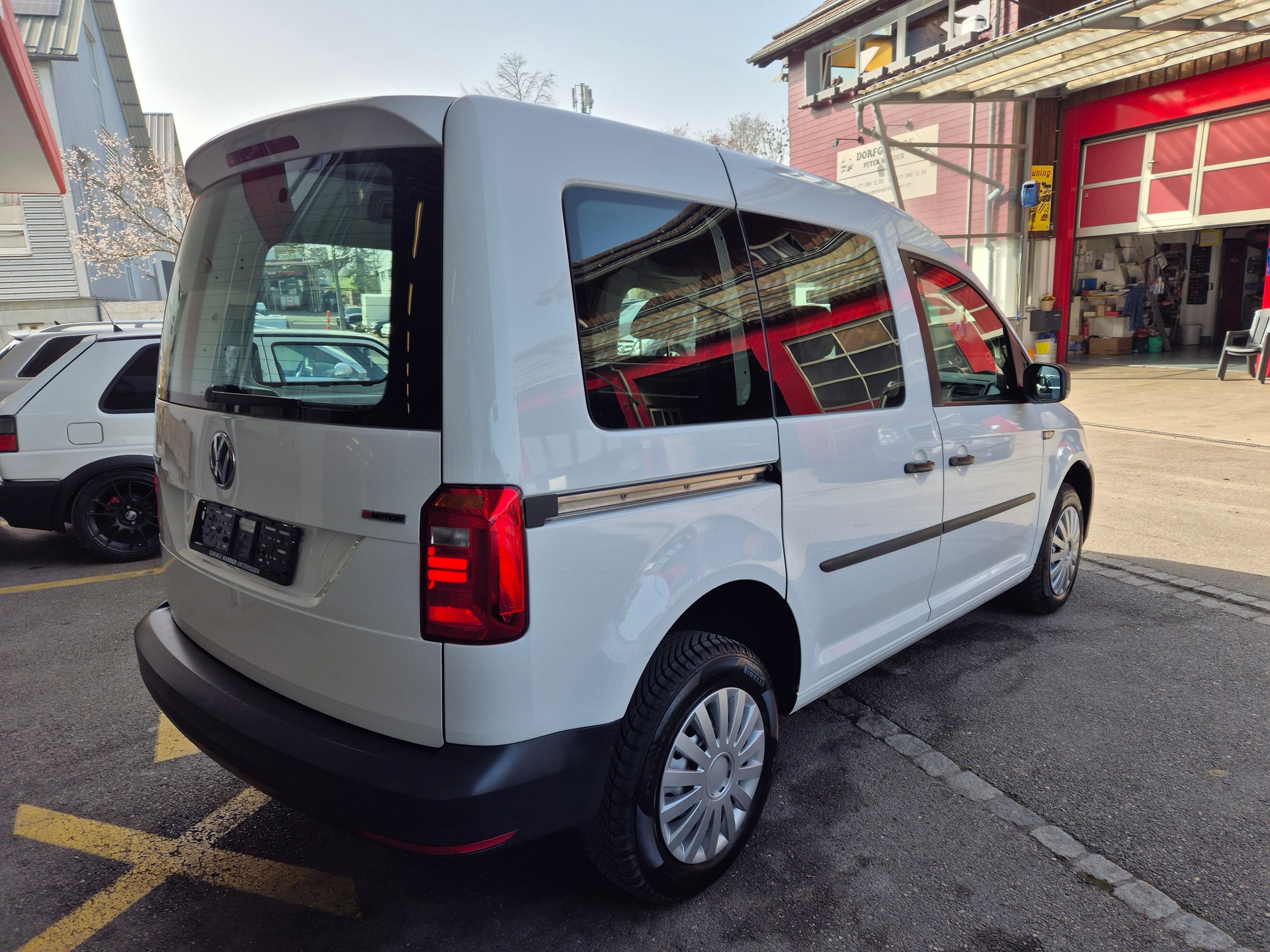 VW Caddy Lieferwagen 4 Motion-image-5