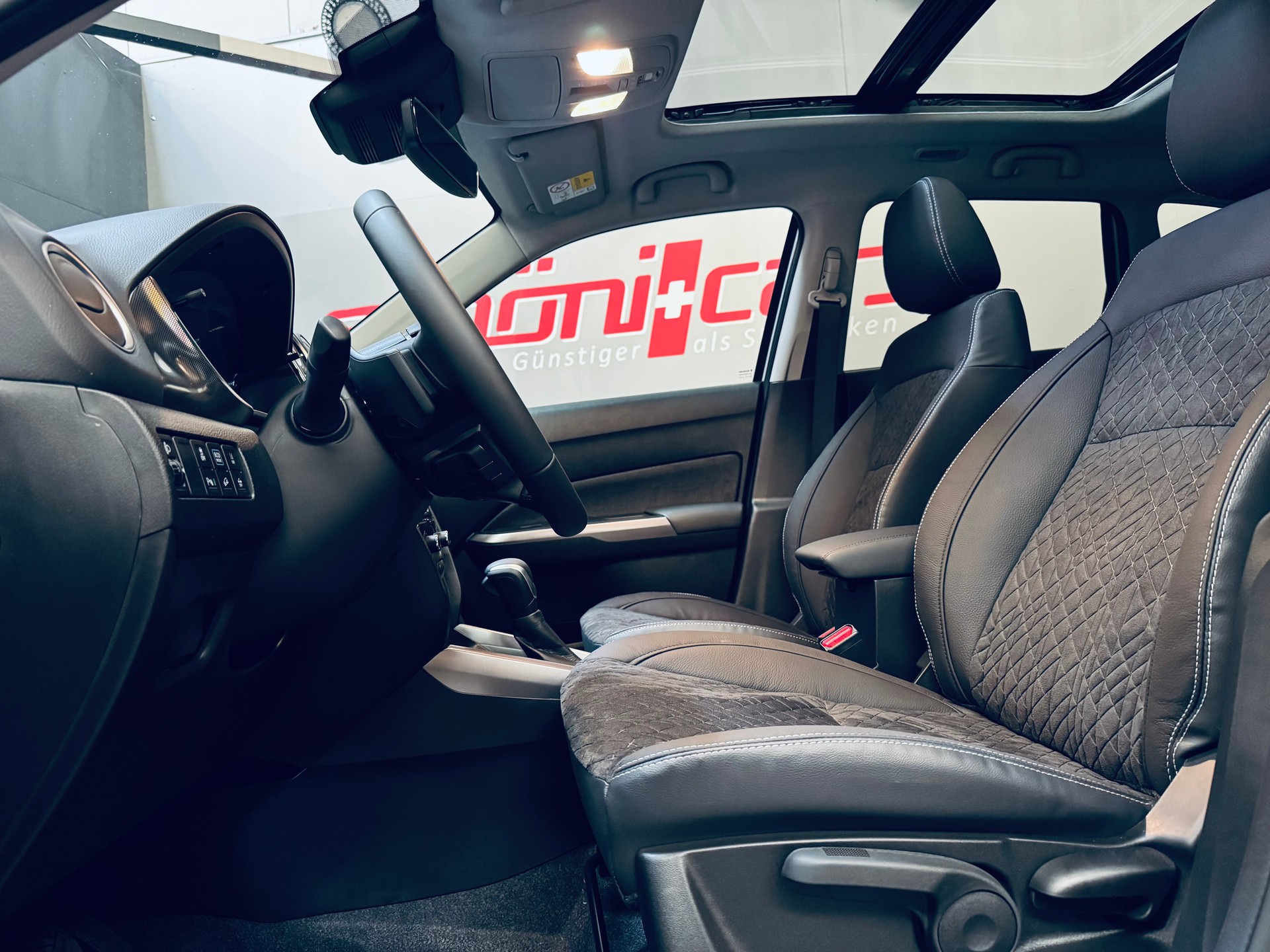 SUZUKI Vitara 1.4 Boosterjet Compact Top 4x4 Hybrid Automatic-image-11