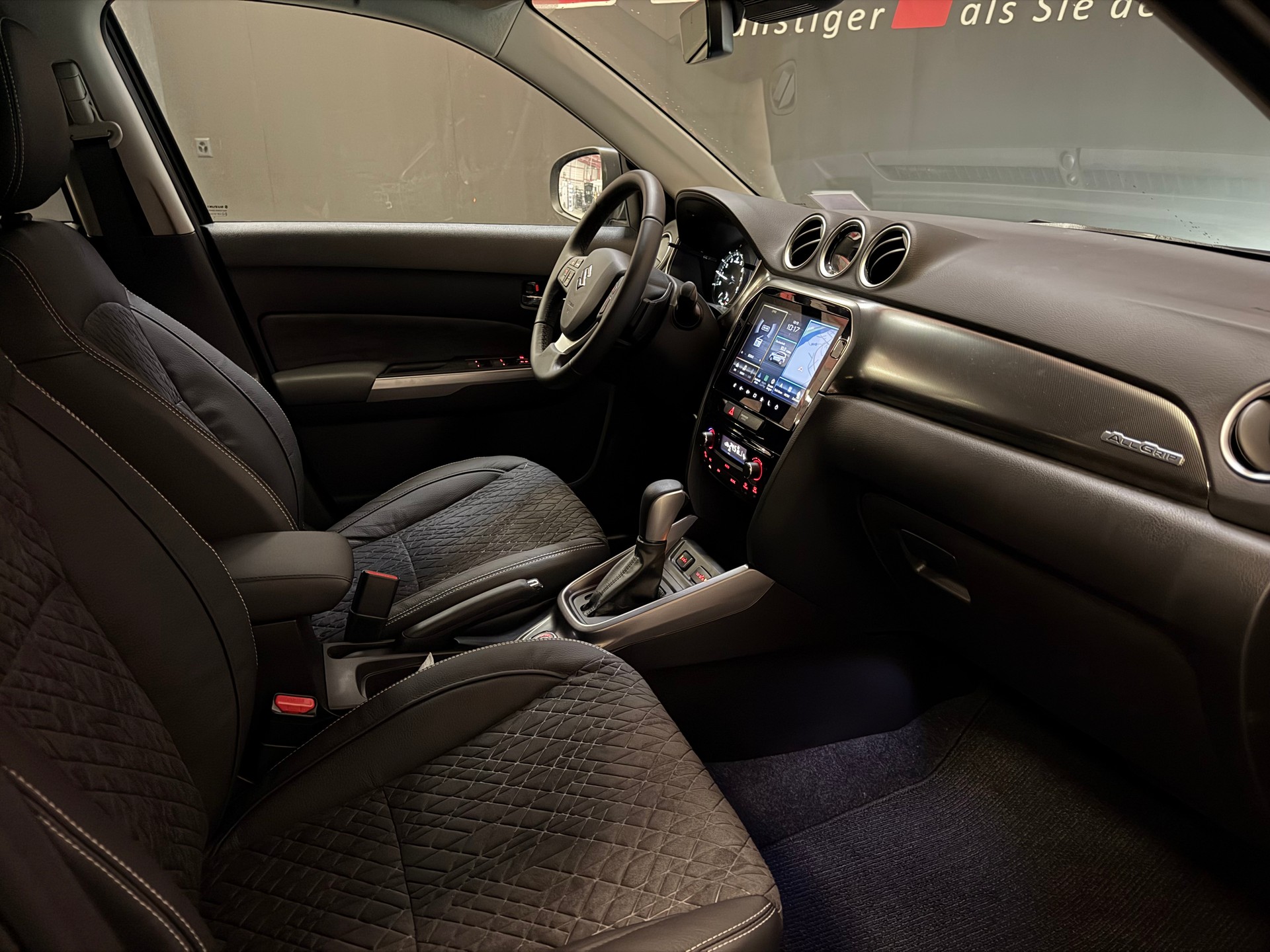 SUZUKI Vitara 1.4 Boosterjet Compact Top 4x4 Hybrid Automatic-image-16