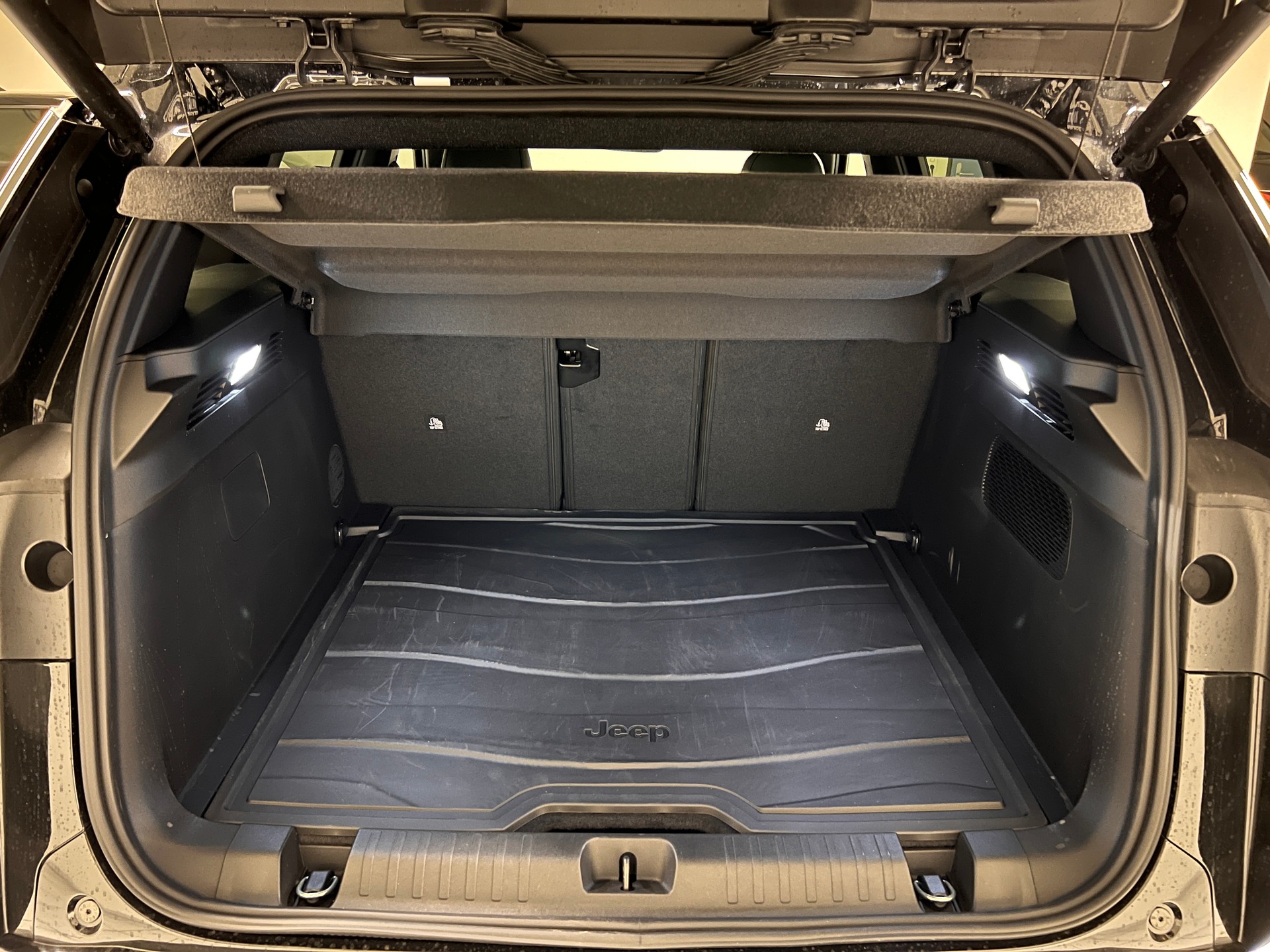 JEEP Compass 1.2 T e-Hybrid First Edition-image-6